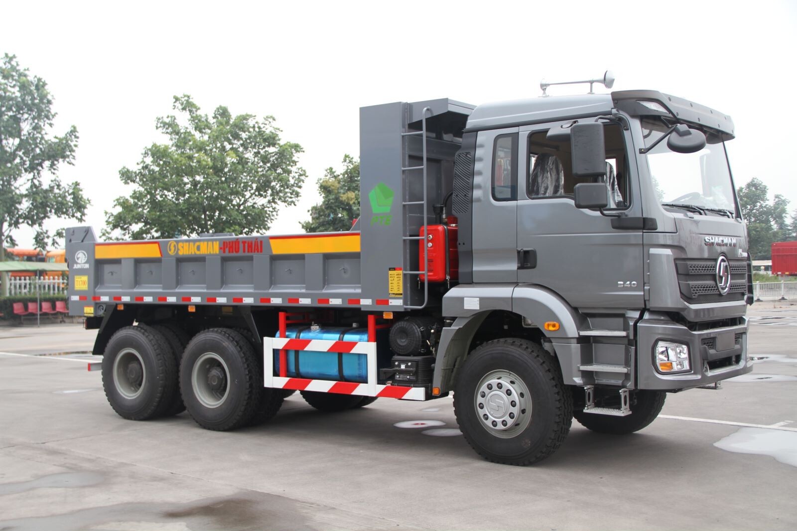 H3000 6X4 Самосвал