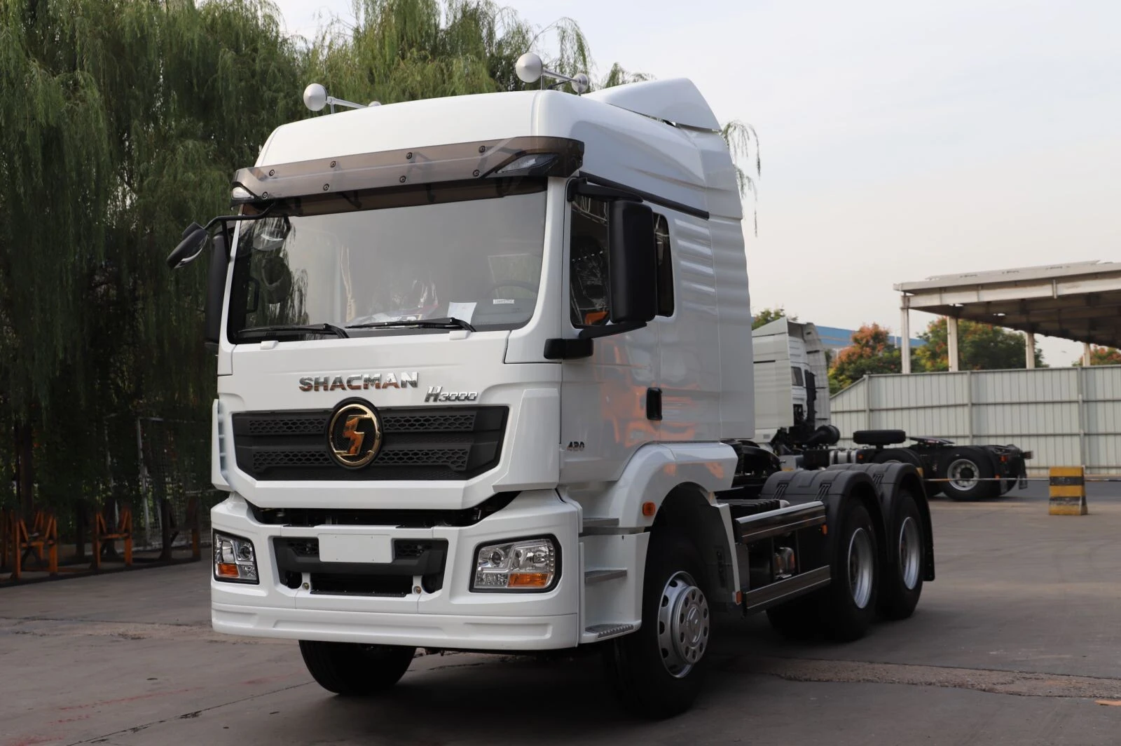 Тягач H3000 6X4