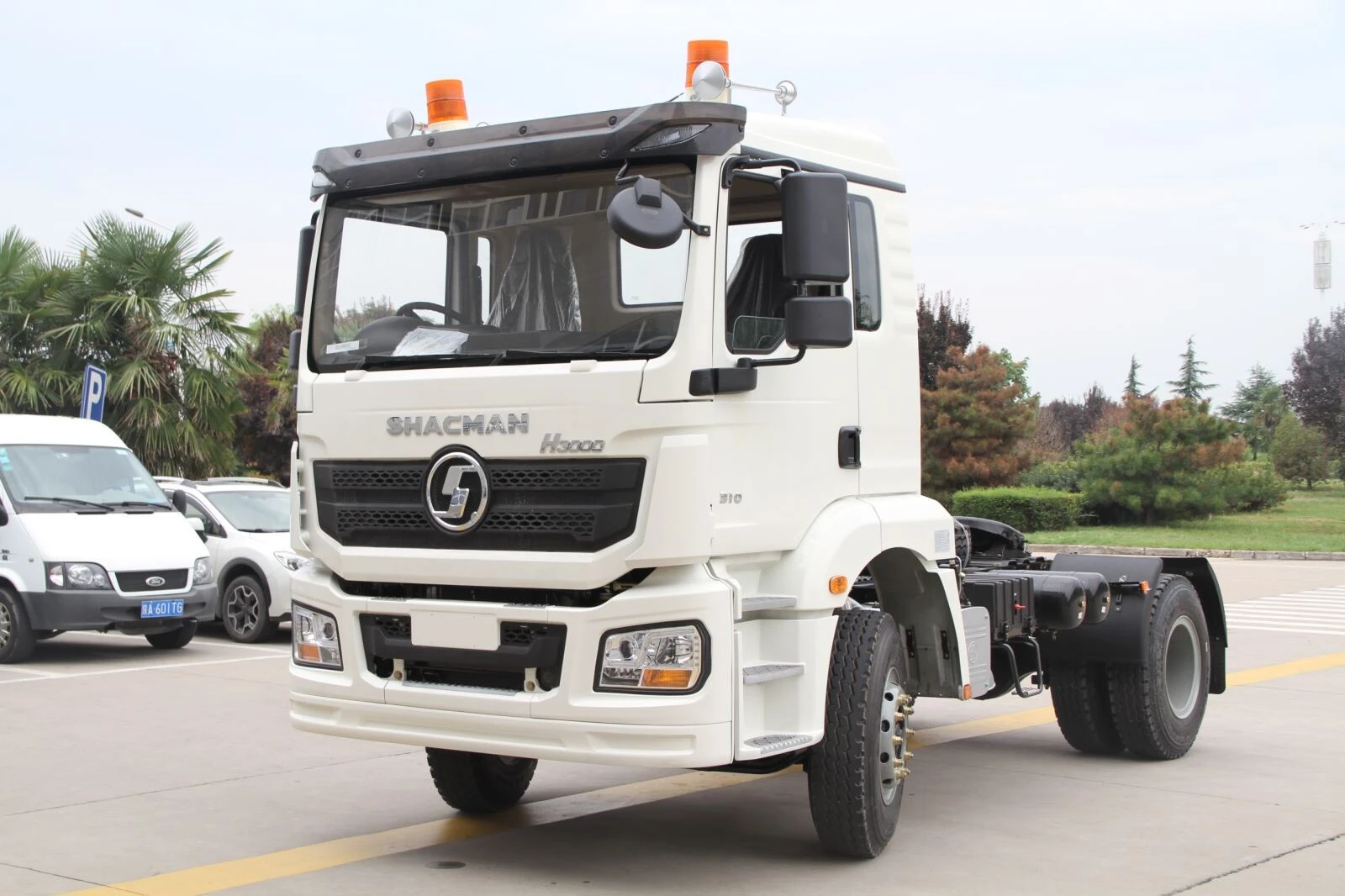 Тягач H3000 6X4