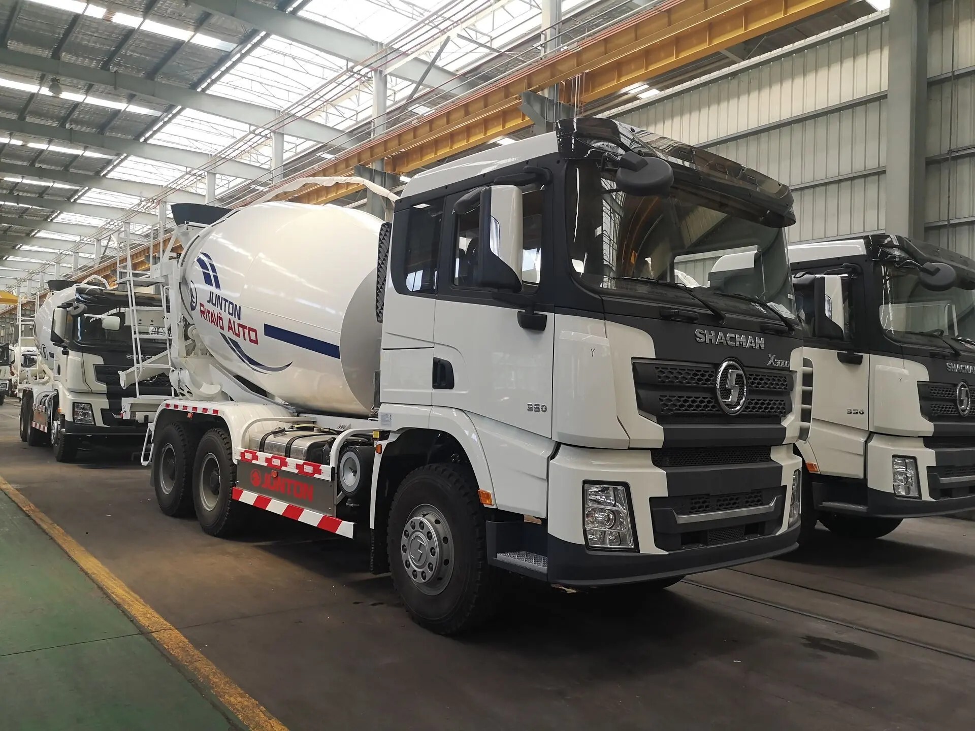 Грузовик-цементовоз X3000 6x4