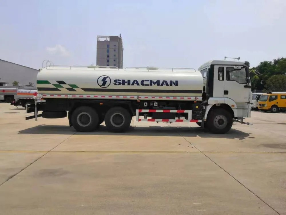 Поливальная машина H3000 6×4