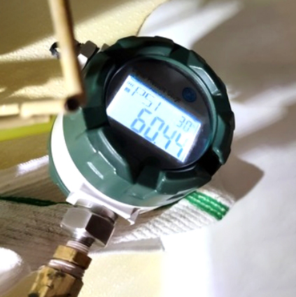 What are the advantages of flameproof digital pressure gauges?