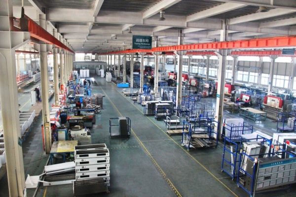 装配车间 装配车间.jpg