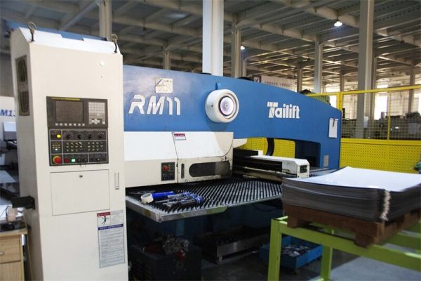 数控转塔冲床 数控转塔冲床.jpg