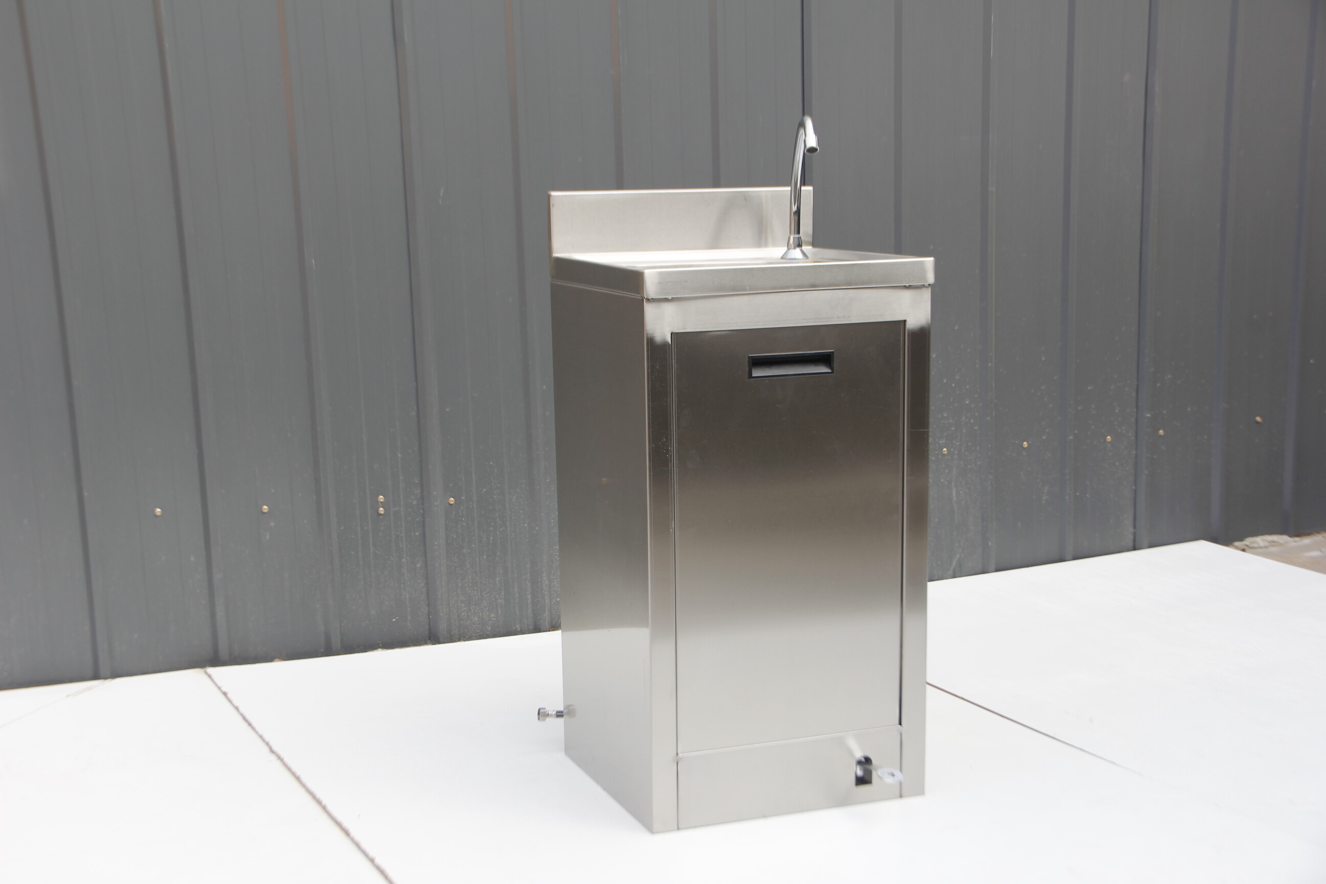 带水龙头的商用不锈钢厨房水槽 欧式水槽 CB-ESF404