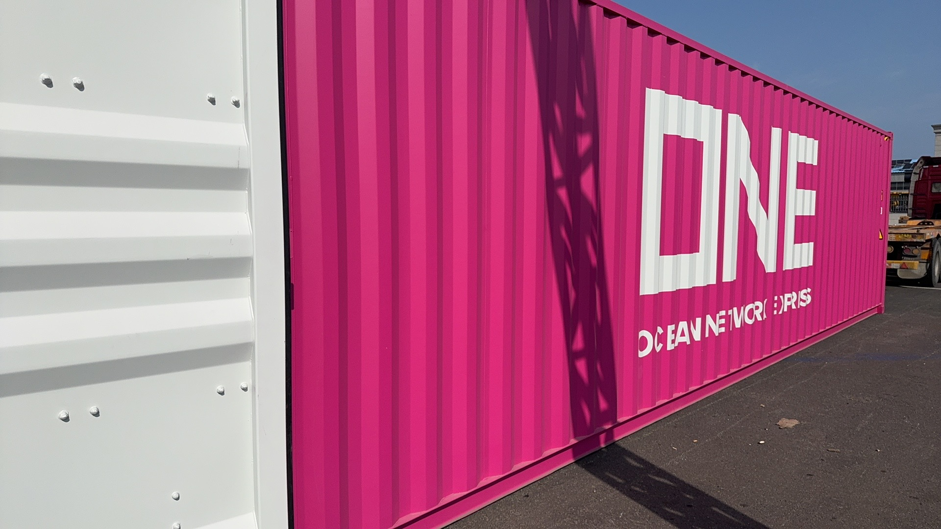 Compact Raiso LR15-20 Retroescavadeira e Carregadeiras 928NEO de Alto Valor Iniciam Jornada para a Indonésia