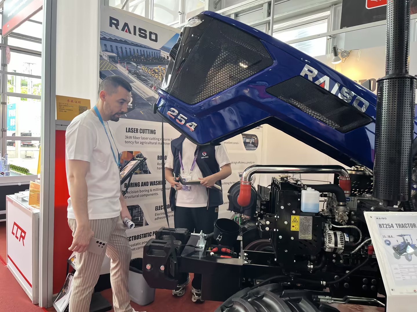 RAISO Machinery brilha na Feira de Cantão com o trator TE 25hp