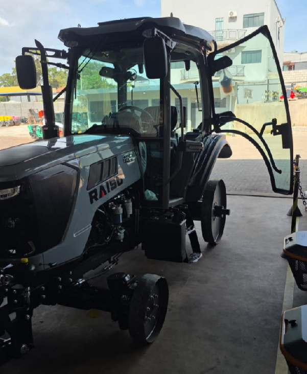 Dois tratores RAISO de 85HP entregues com sucesso ao Brasil: apoiando a agricultura moderna com máquinas confiáveis
