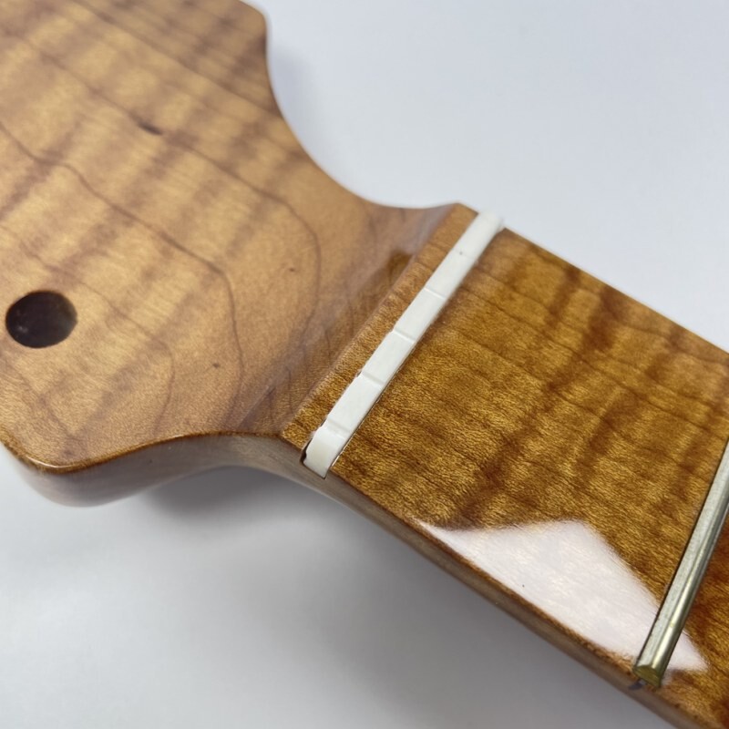 Mástil de guitarra Afanti ST de arce flameado tostado