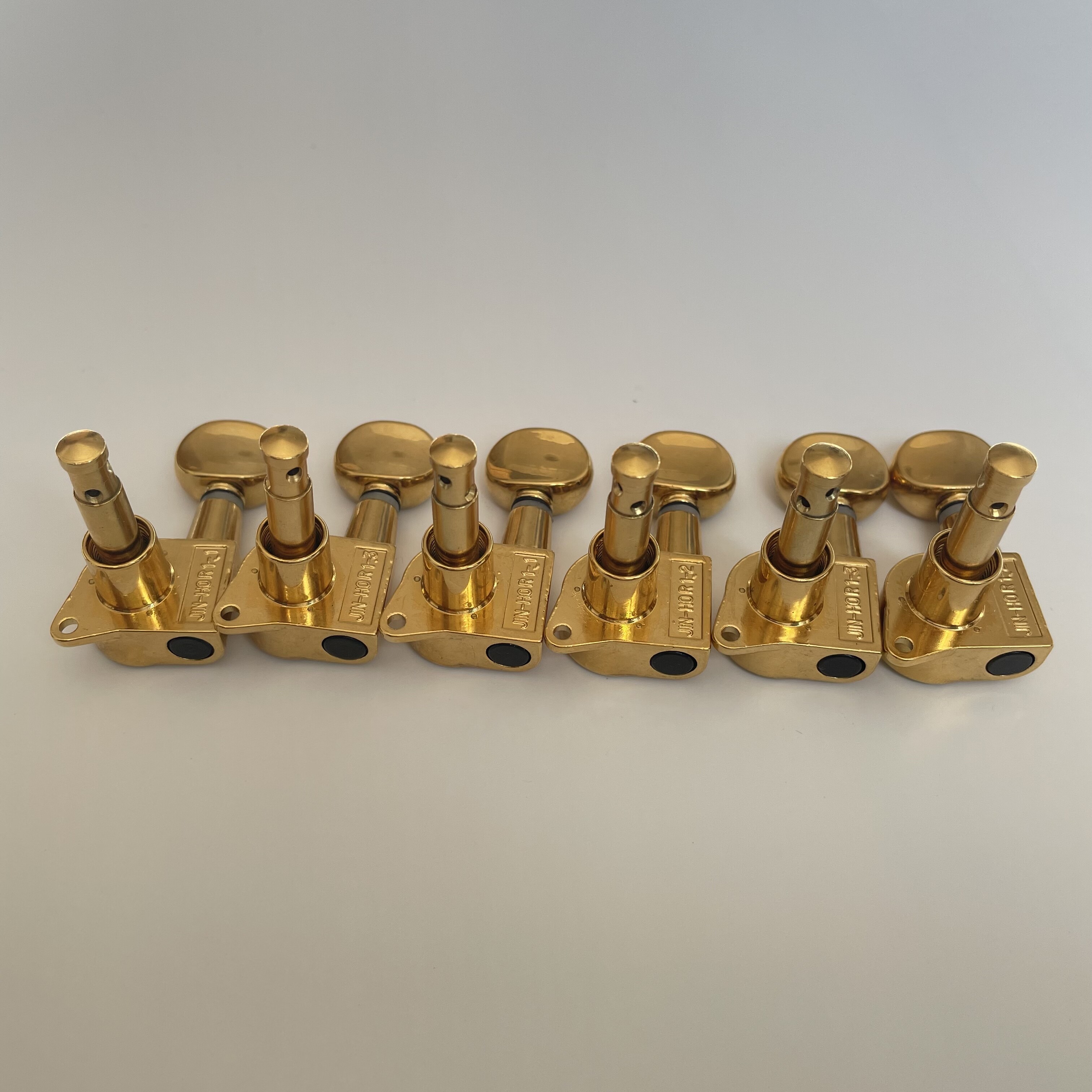 Afinador de Guitarra Afanti 6R Inline Gold para Guitarras Eléctricas con Clavijero de 10mm