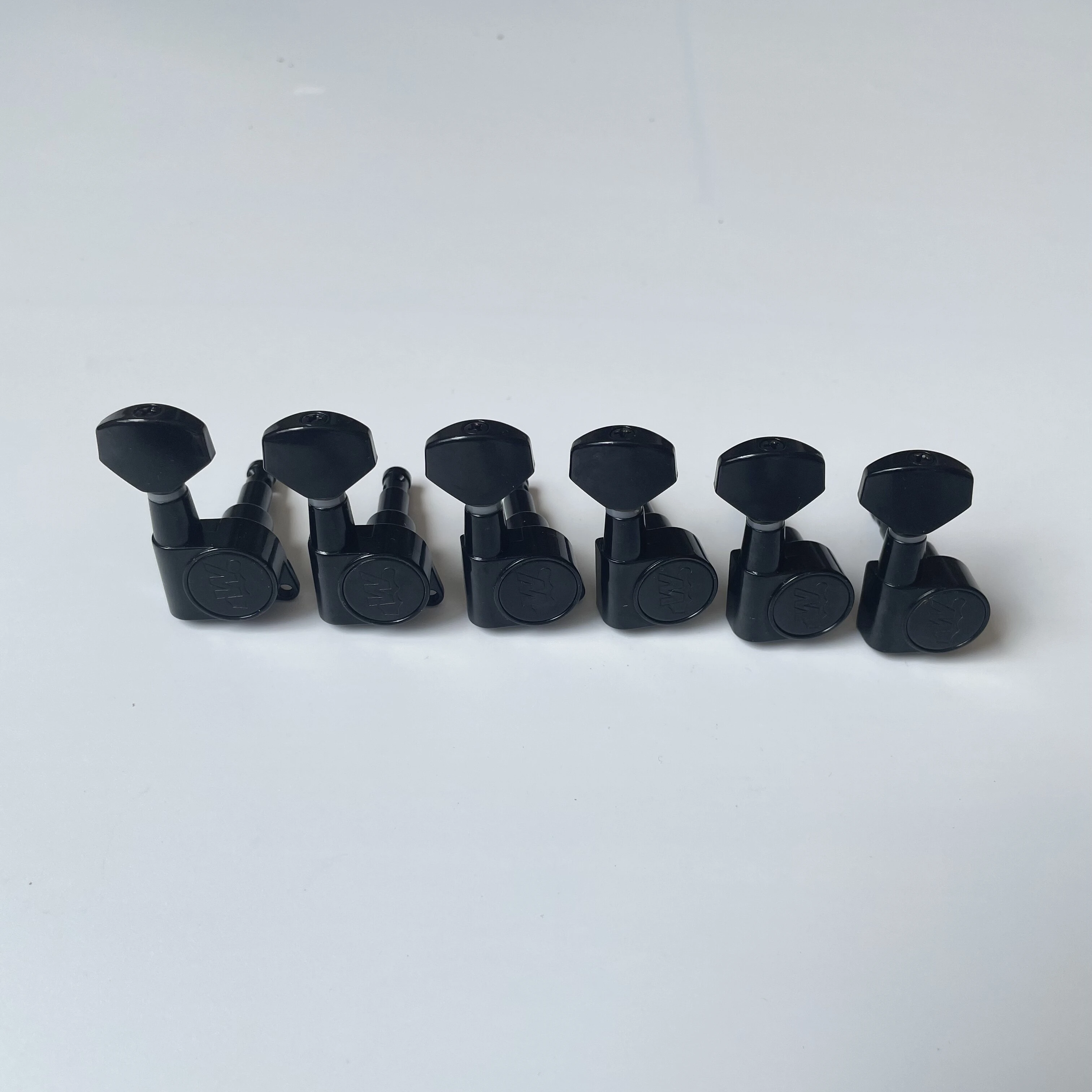 Afanti Black 6 Inline Cabezal de afinador para guitarra derecha