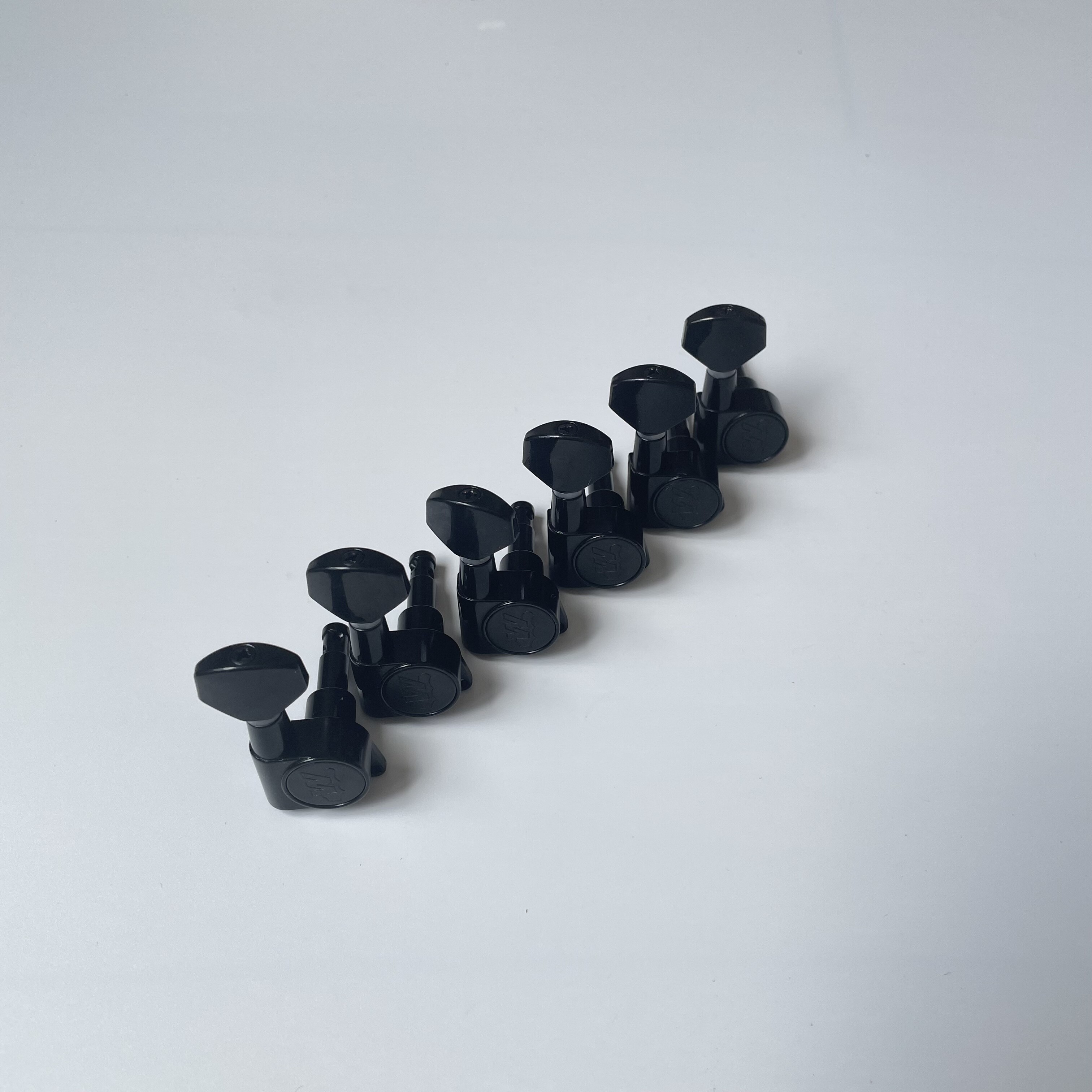 Afanti Black 6 Inline Cabezal de afinador para guitarra derecha