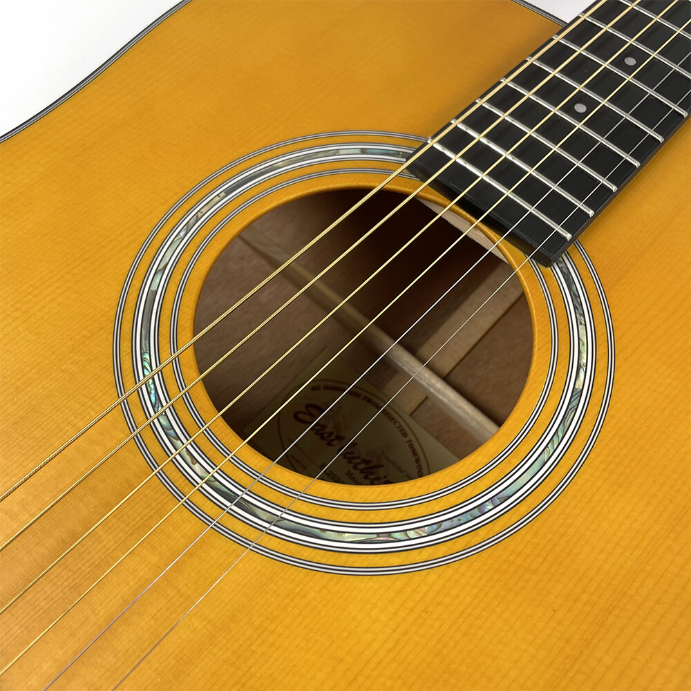 Guitarra acústica dreadnought de 41" con tapa de abeto macizo Stika de la serie Afanti East Luthier