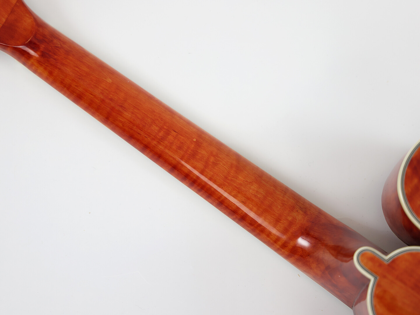 Afanti AA Tapa de abeto sólido con agujero ovalado F Mandocello