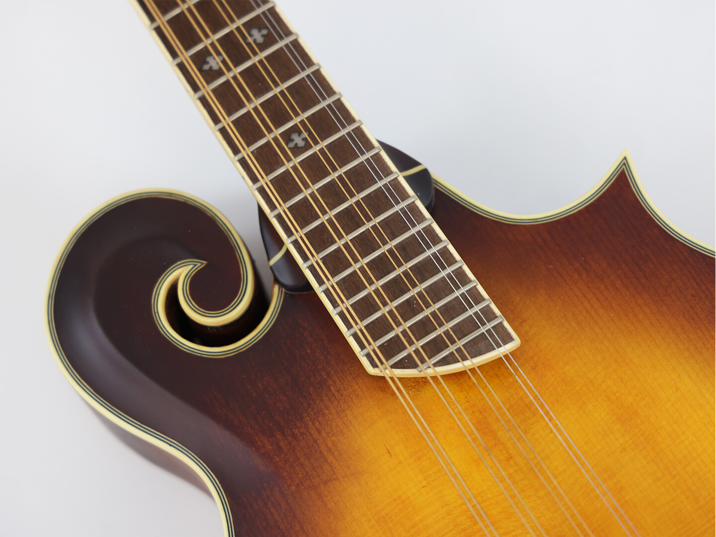 Mandolina Afanti Tabacco Burst con tapa de abeto macizo y cuerpo de caoba en F Octave