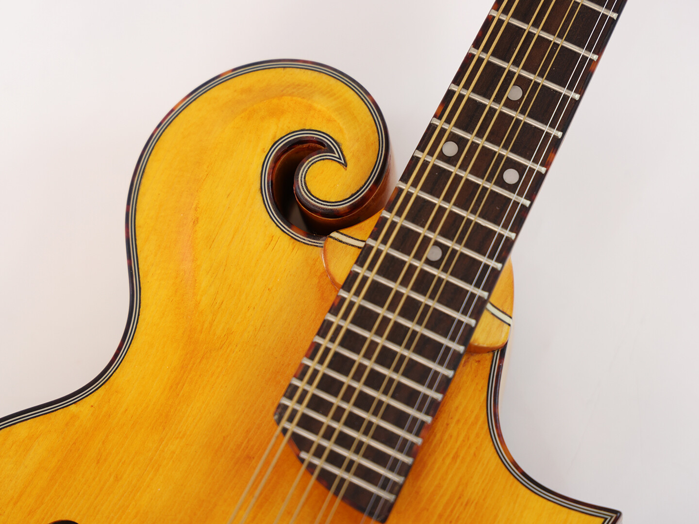 Afanti Mandola F con tapa de abeto macizo y diapasón de palosanto