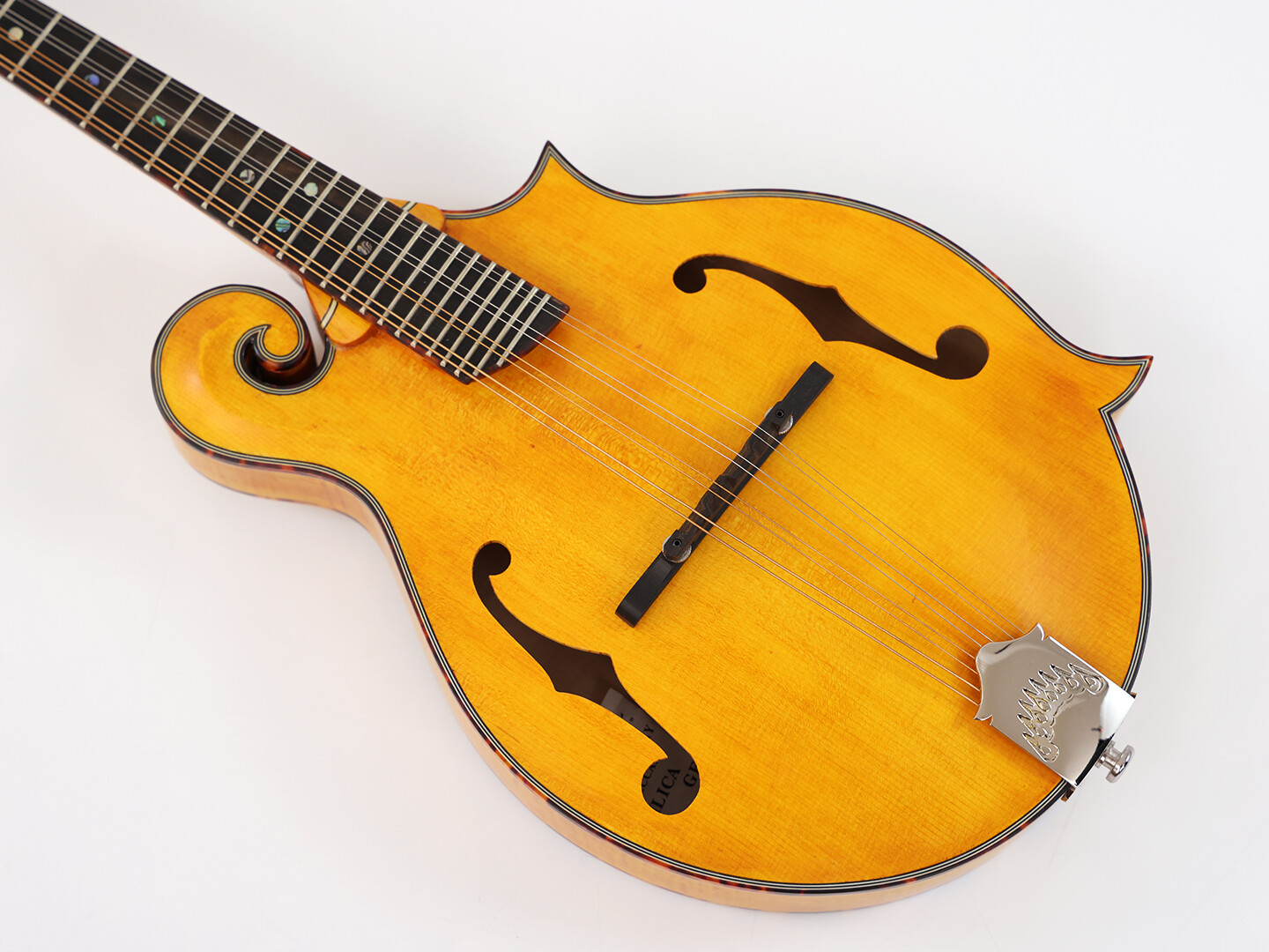 Mandolina Afanti AA de arce macizo flameado con mástil de cola de milano y diapasón de ébano