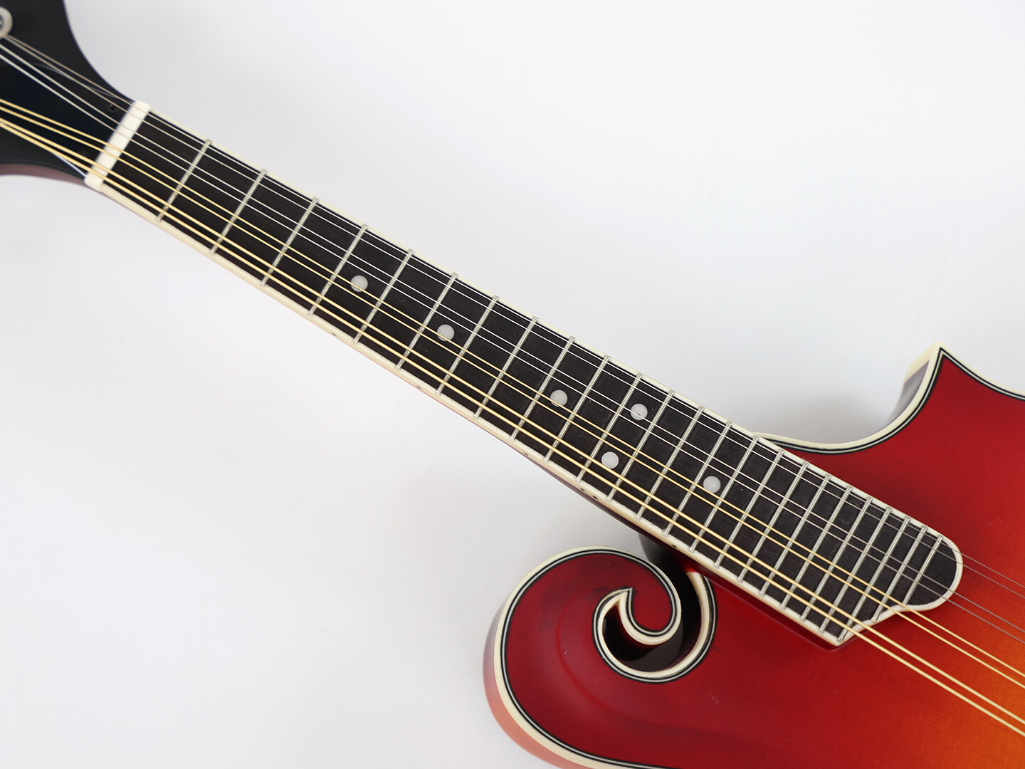 Mandolina Afanti estilo F con tapa de abeto, fondo y aros de arce