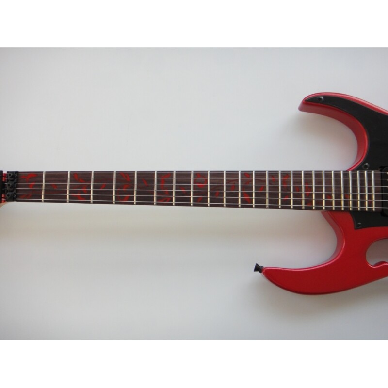 Afanti Cuerpo de tilo con tornillos Mástil de arce Guitarra eléctrica personalizada