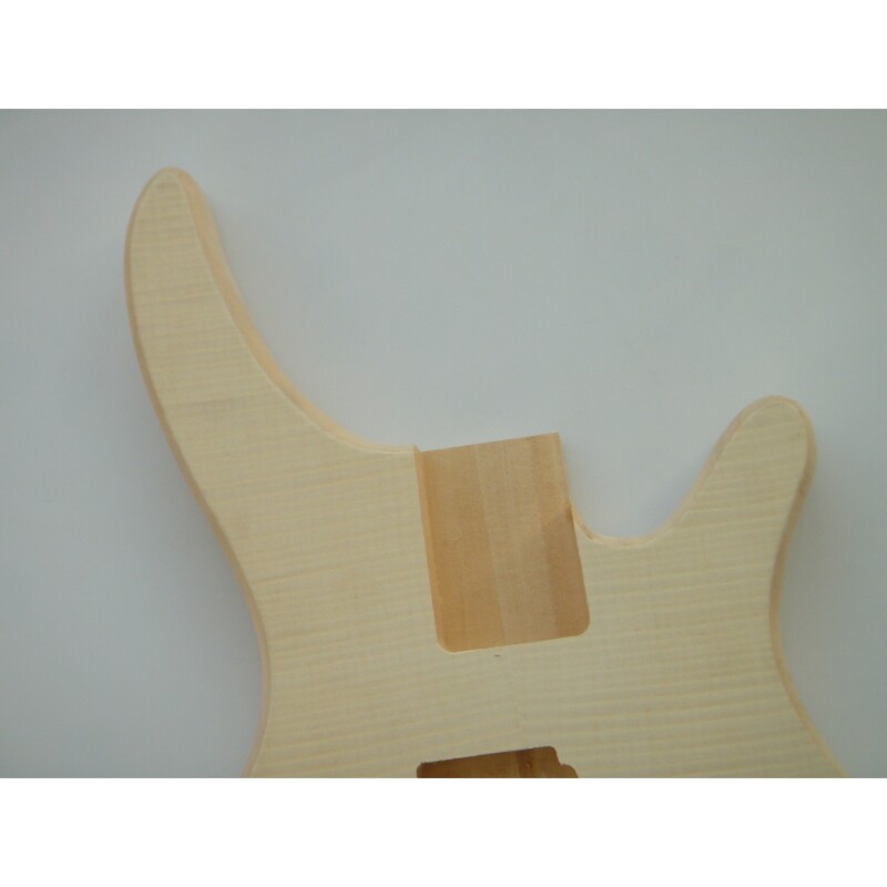 Guitarra Bajo Afanti Cuerpo de Tilo con Chapa de Arce Flameado 4 Cuerdas
