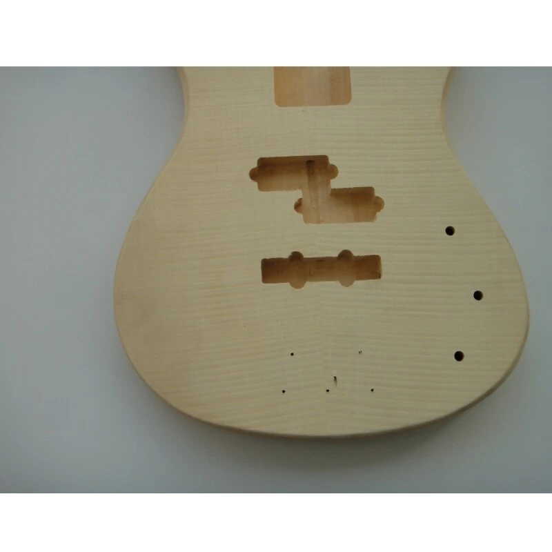 Guitarra Bajo Afanti Cuerpo de Tilo con Chapa de Arce Flameado 4 Cuerdas