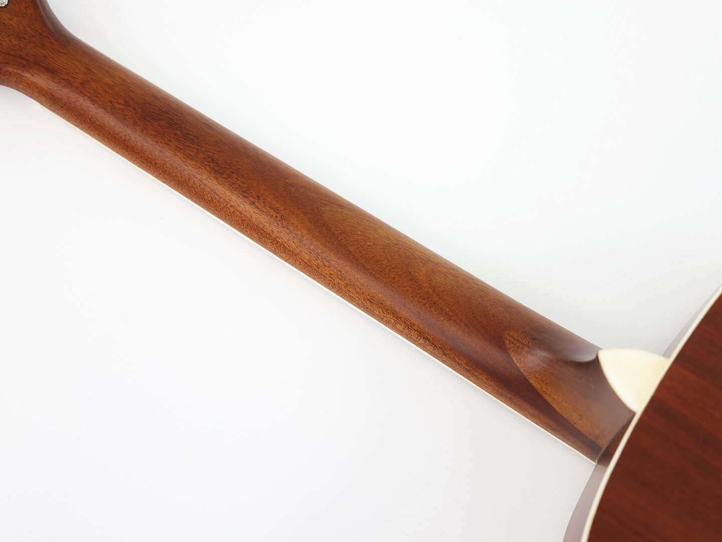 Guitarra Dobro Resonator con cuerpo de madera contrachapada de caoba y mástil redondo