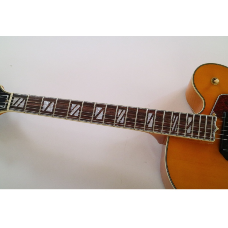 Guitarra eléctrica Afanti con cuerpo de madera contrachapada de arce hueco y chapa de arce flameado