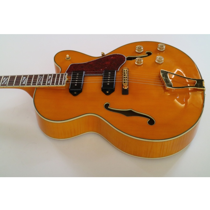 Guitarra eléctrica Afanti con cuerpo de madera contrachapada de arce hueco y chapa de arce flameado