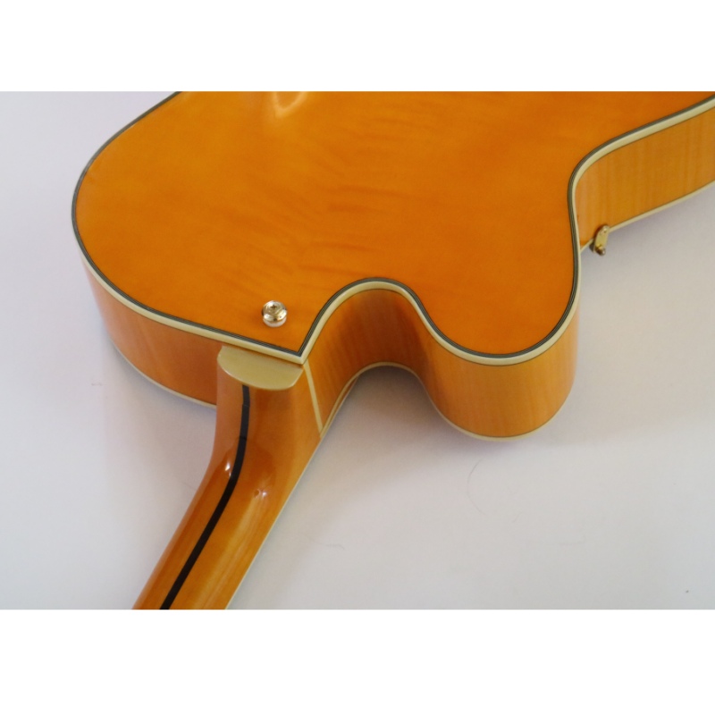 Guitarra eléctrica Afanti con cuerpo de madera contrachapada de arce hueco y chapa de arce flameado