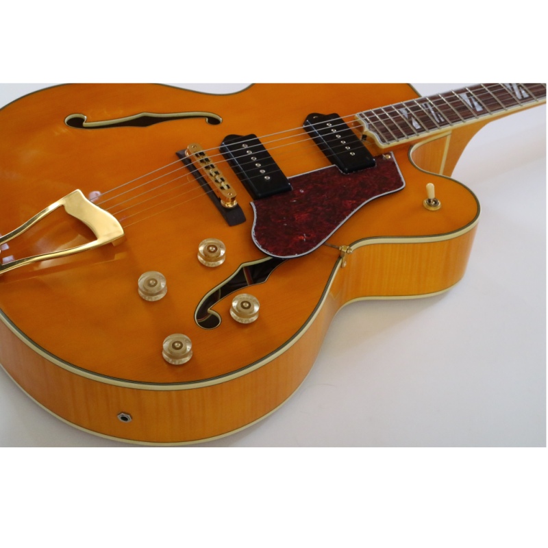 Guitarra eléctrica Afanti con cuerpo de madera contrachapada de arce hueco y chapa de arce flameado