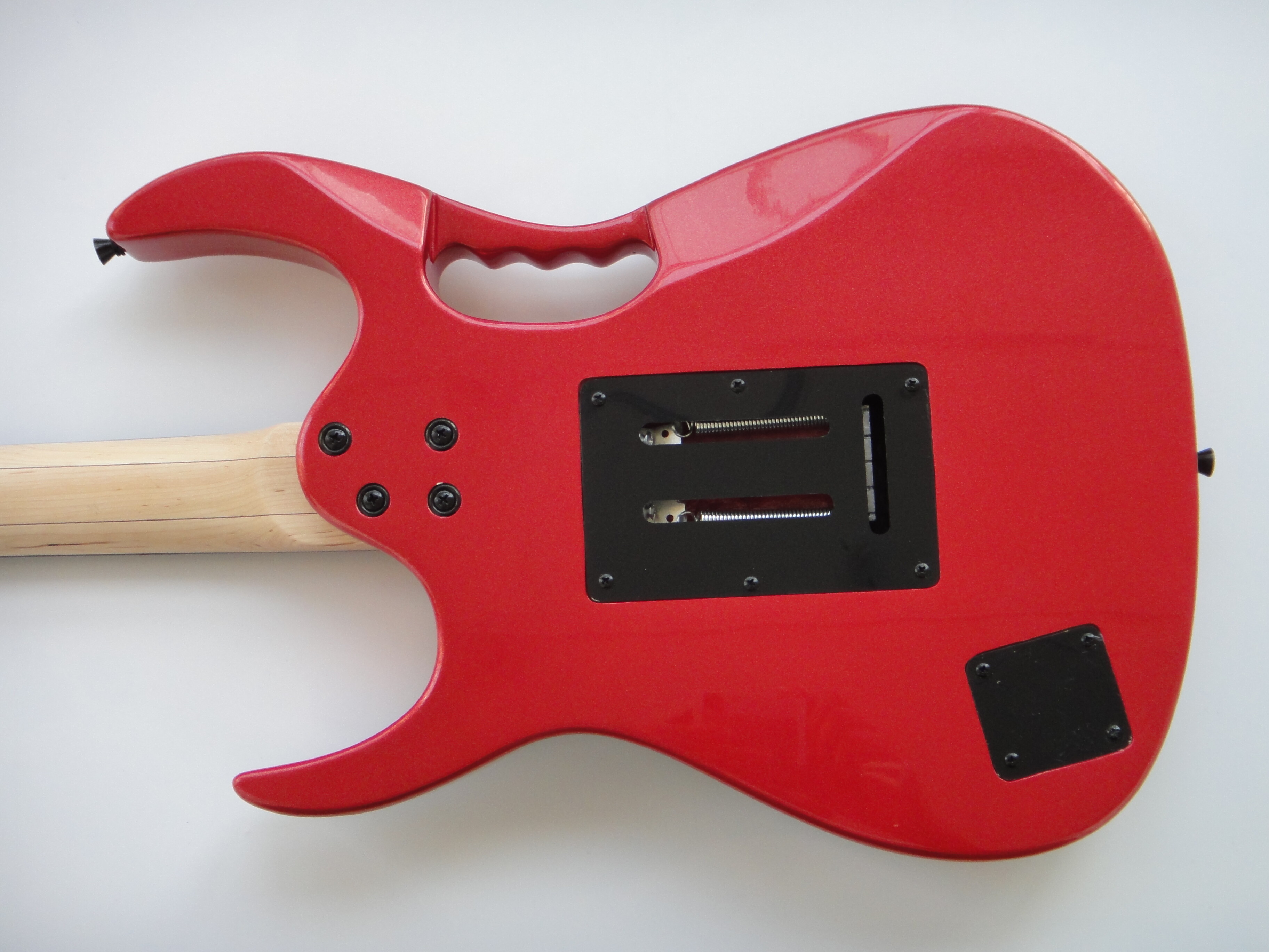 Afanti Cuerpo de tilo con tornillos Mástil de arce Guitarra eléctrica personalizada