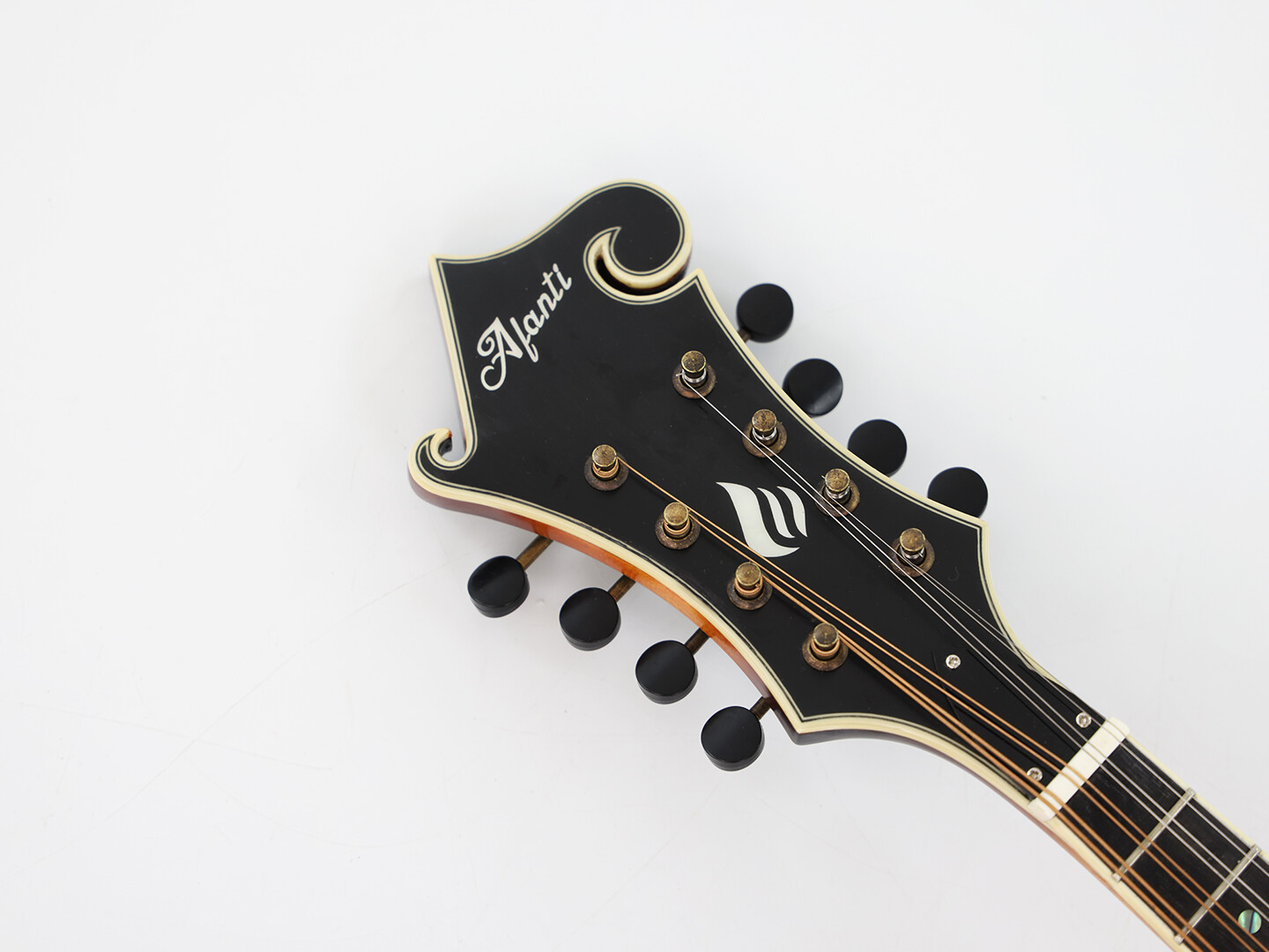 Mandolina Afanti Solid Hand-Carved AB Flamed Maple Back and Side F