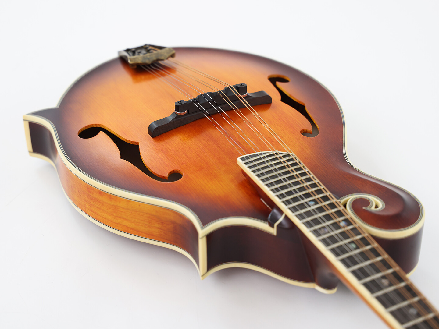 Mandolina Afanti Solid Hand-Carved AB Flamed Maple Back and Side F