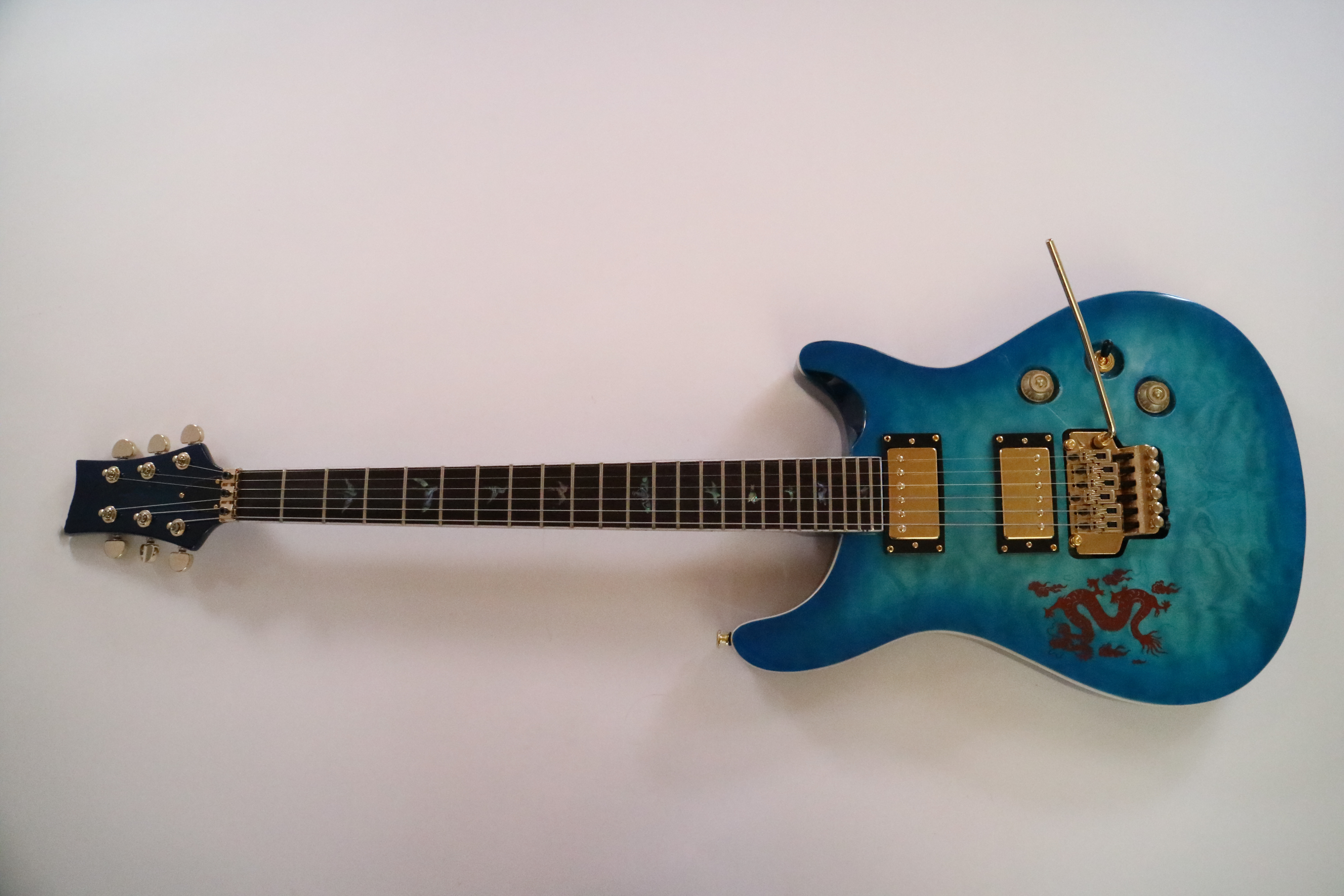 Guitarra Eléctrica Afanti Cuerpo de Caoba con Chapa de Arce Acolchado Pr Style