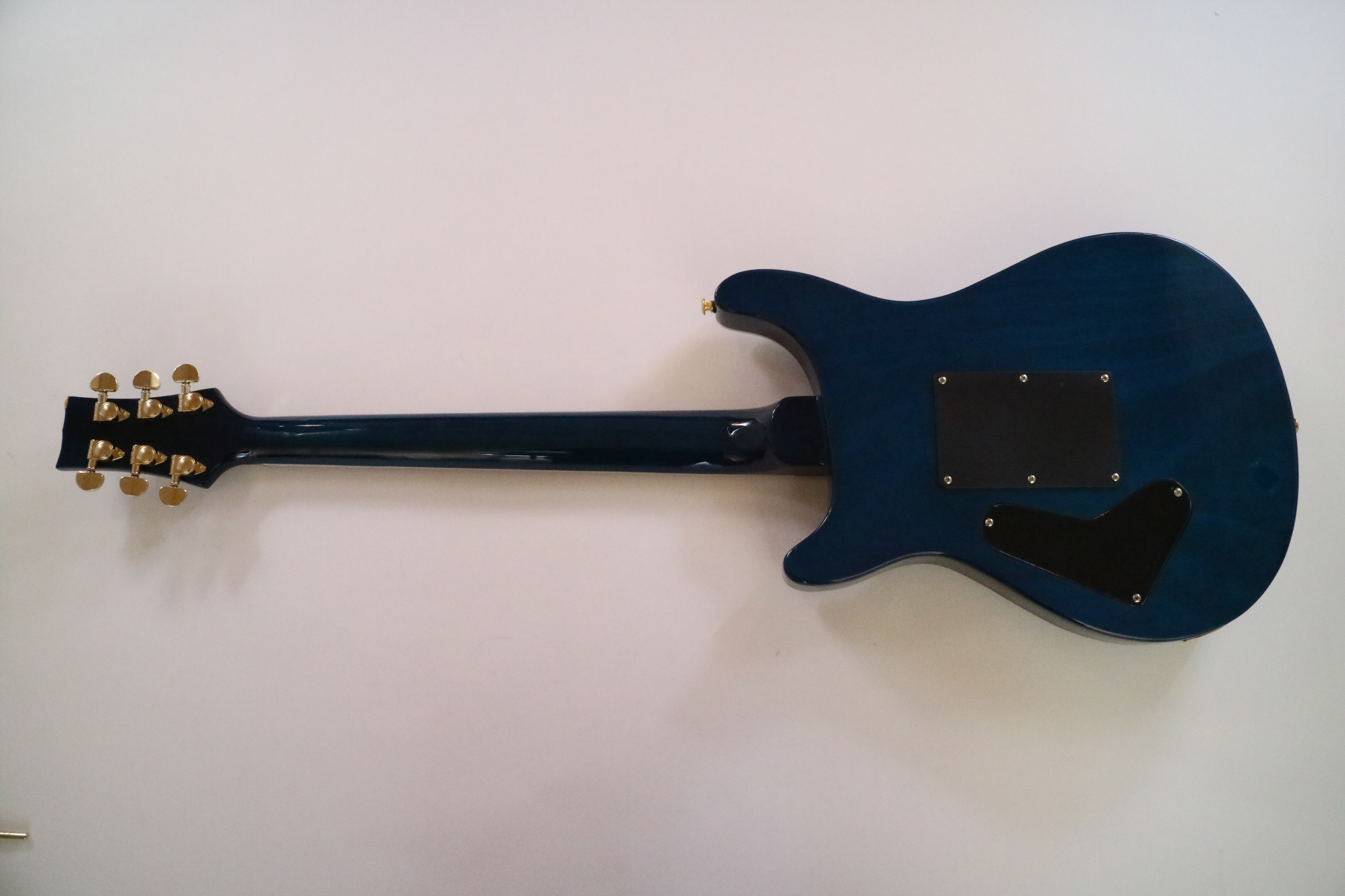 Guitarra Eléctrica Afanti Cuerpo de Caoba con Chapa de Arce Acolchado Pr Style