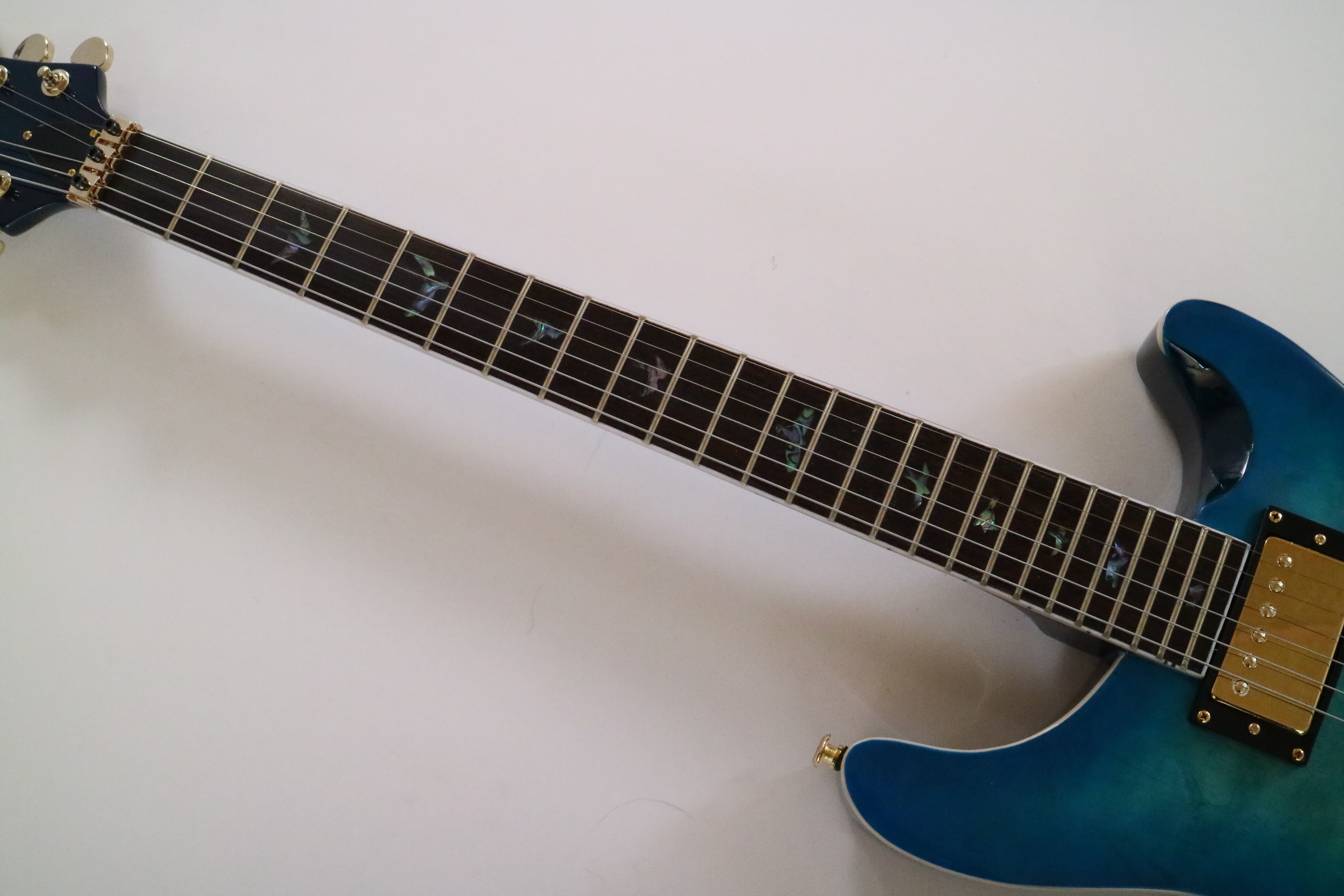 Guitarra Eléctrica Afanti Cuerpo de Caoba con Chapa de Arce Acolchado Pr Style