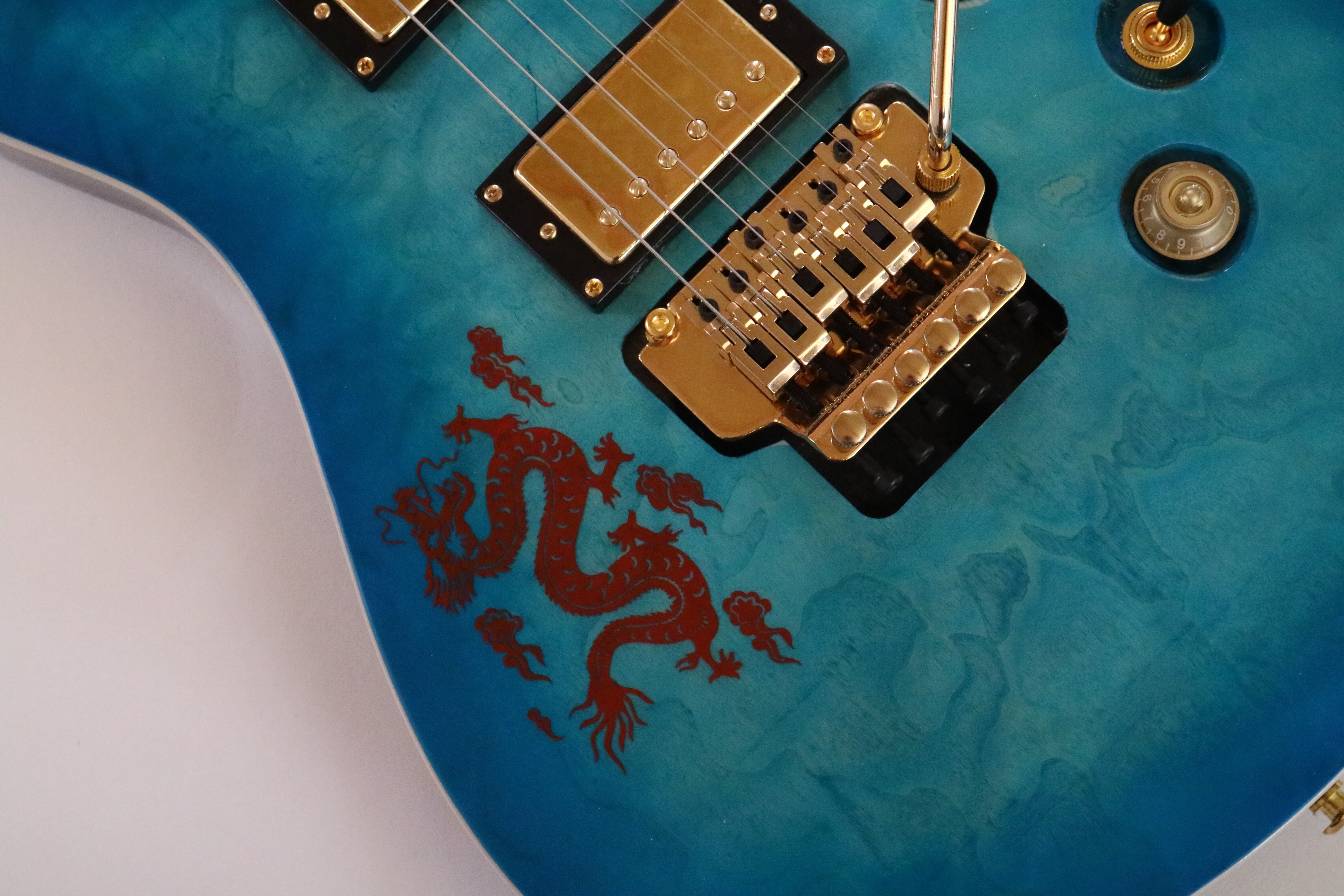 Guitarra Eléctrica Afanti Cuerpo de Caoba con Chapa de Arce Acolchado Pr Style