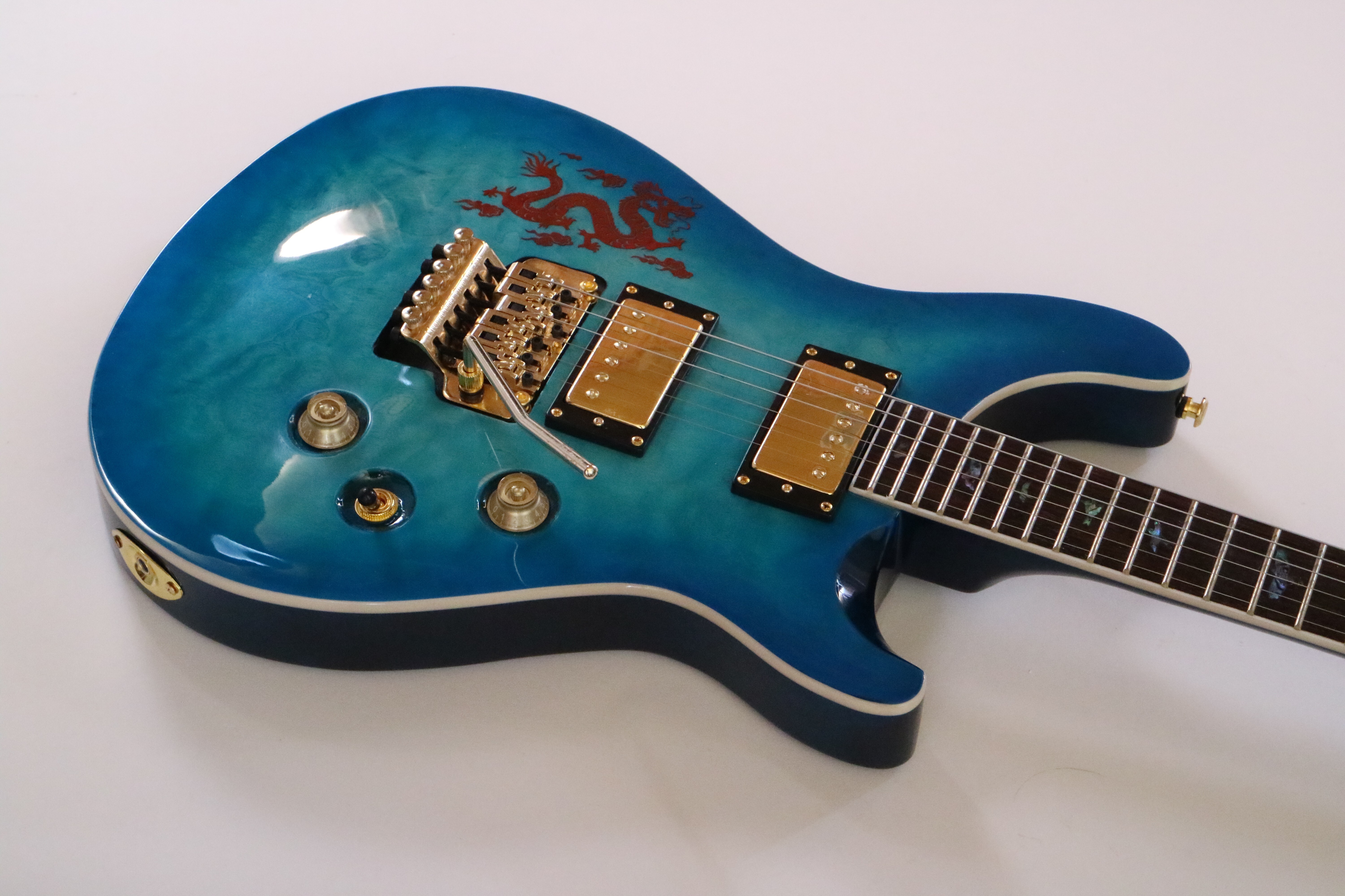 Guitarra Eléctrica Afanti Cuerpo de Caoba con Chapa de Arce Acolchado Pr Style