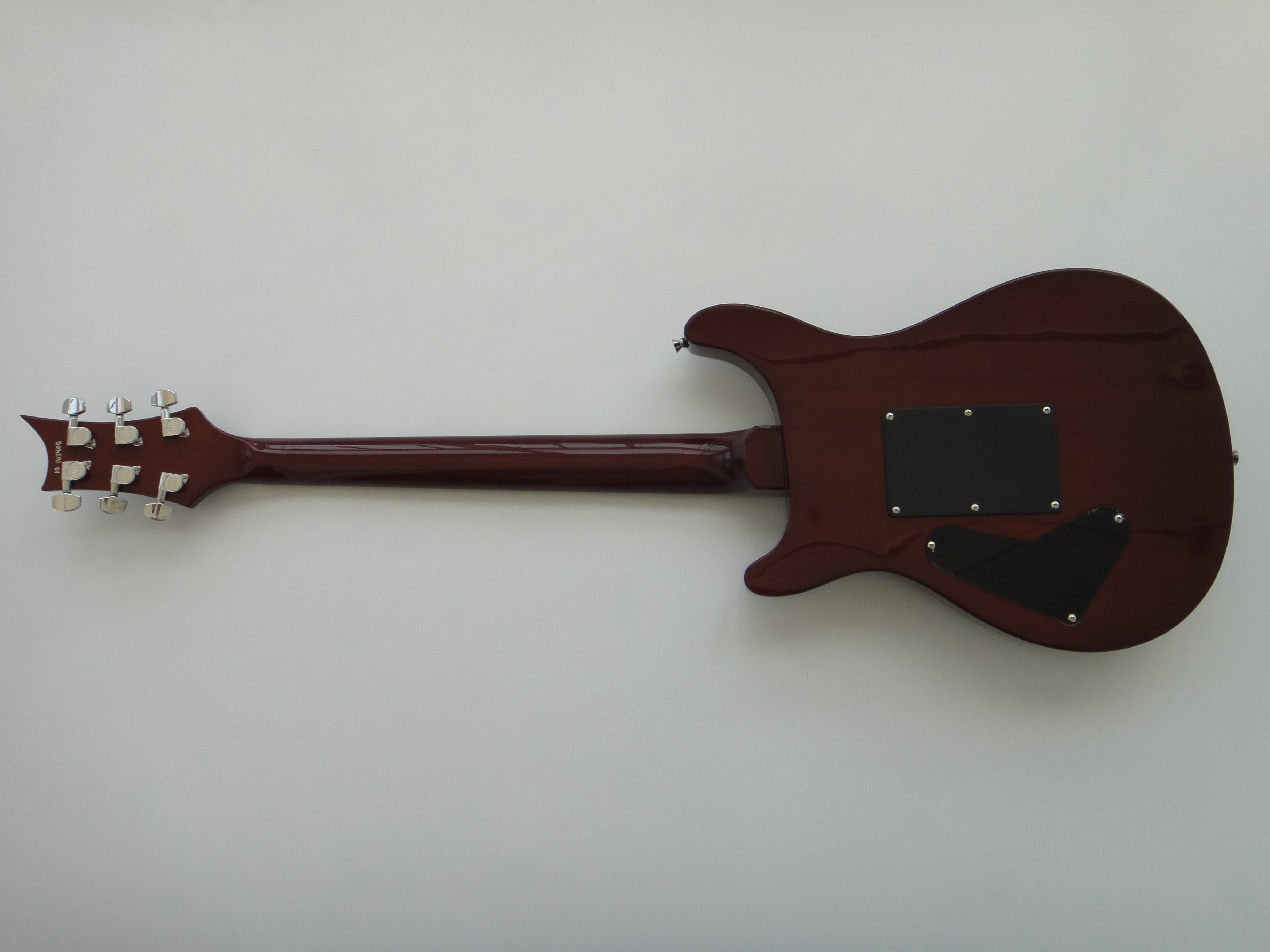 Afanti Guitarra Eléctrica con Cuerpo de Tilo y Chapa de Arce Acolchado y Afinador Wilkinson