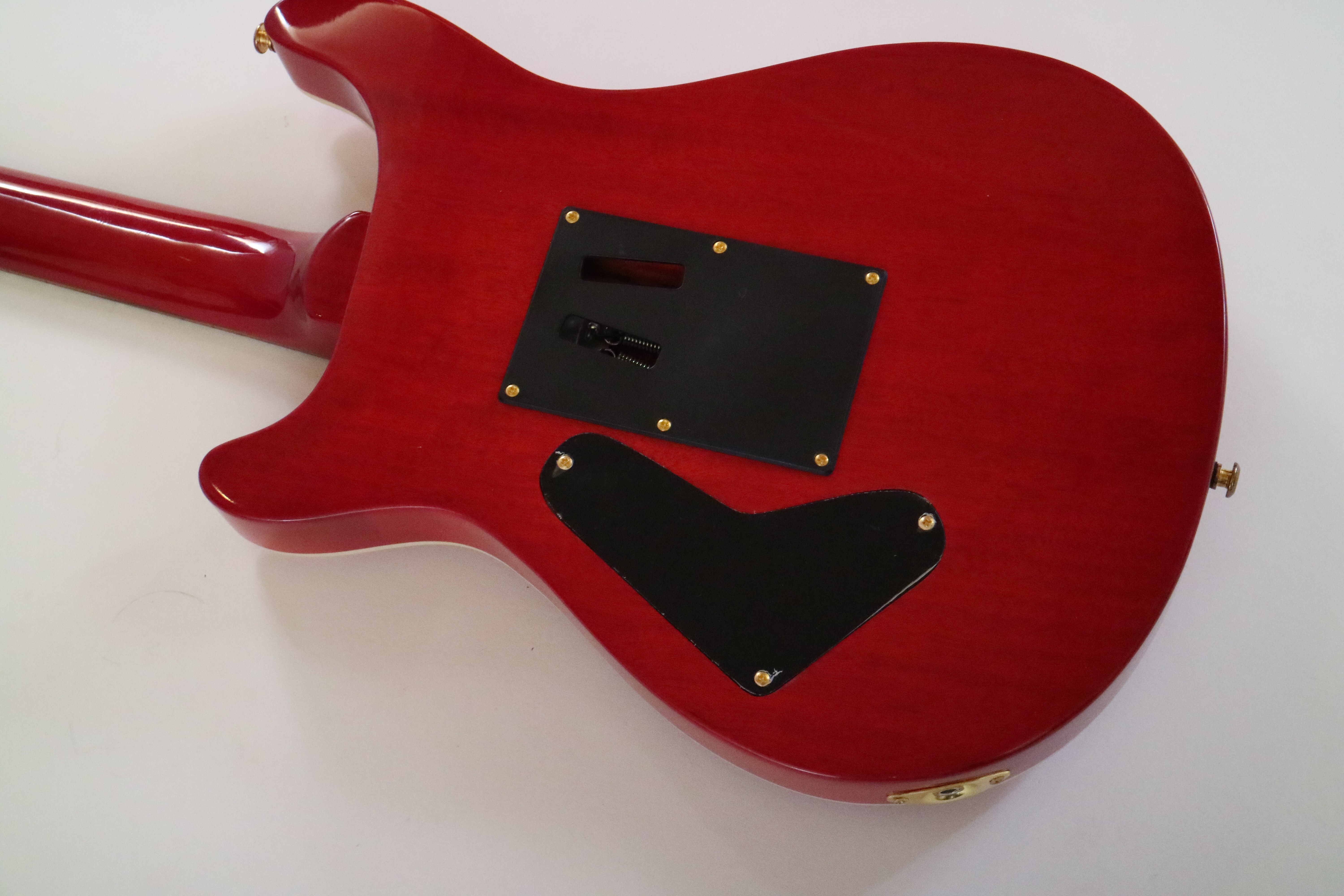 Guitarra Eléctrica Afanti Cuerpo de Caoba con Chapa de Arce Flameado Pr Style