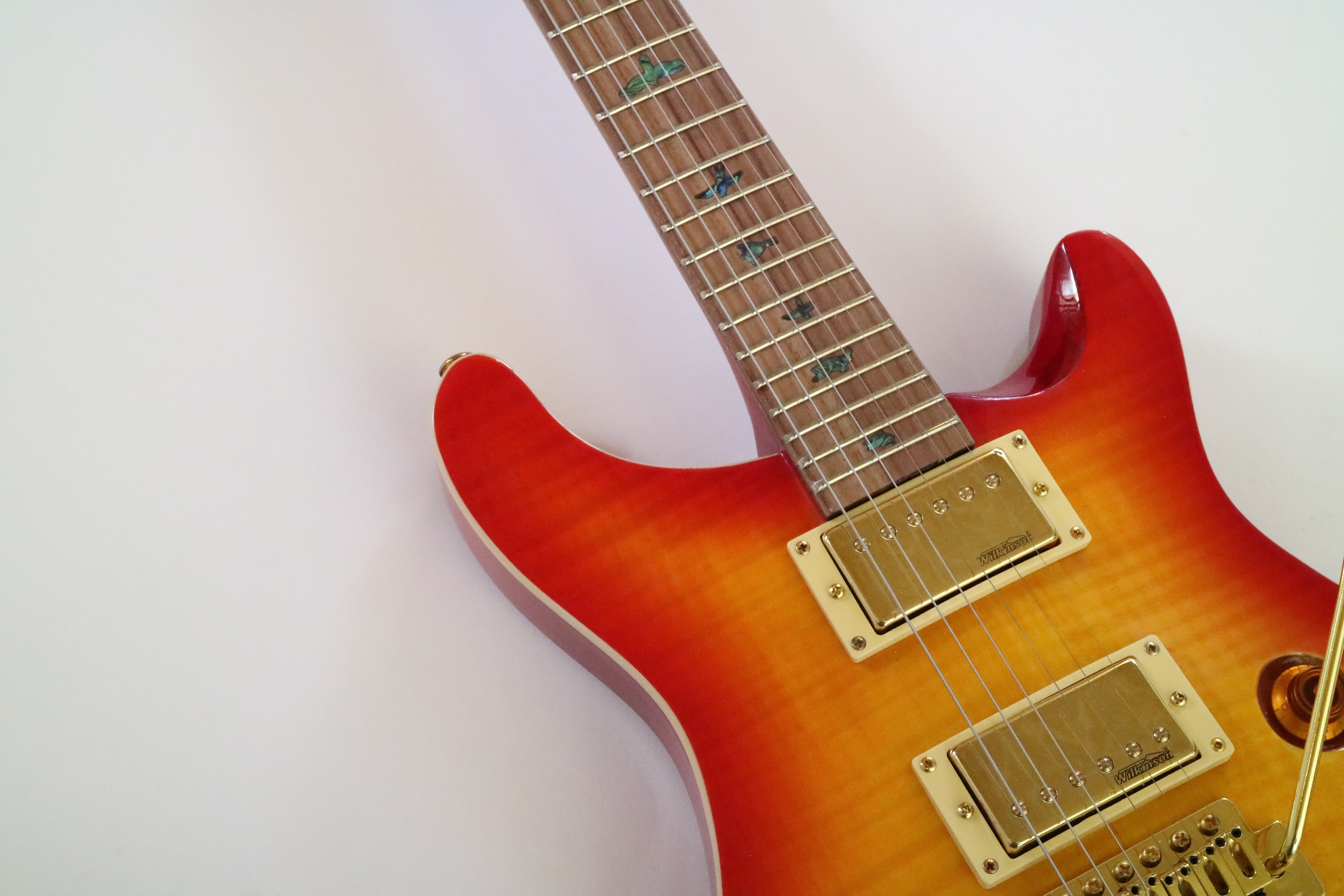 Guitarra Eléctrica Afanti Cuerpo de Caoba con Chapa de Arce Flameado Pr Style