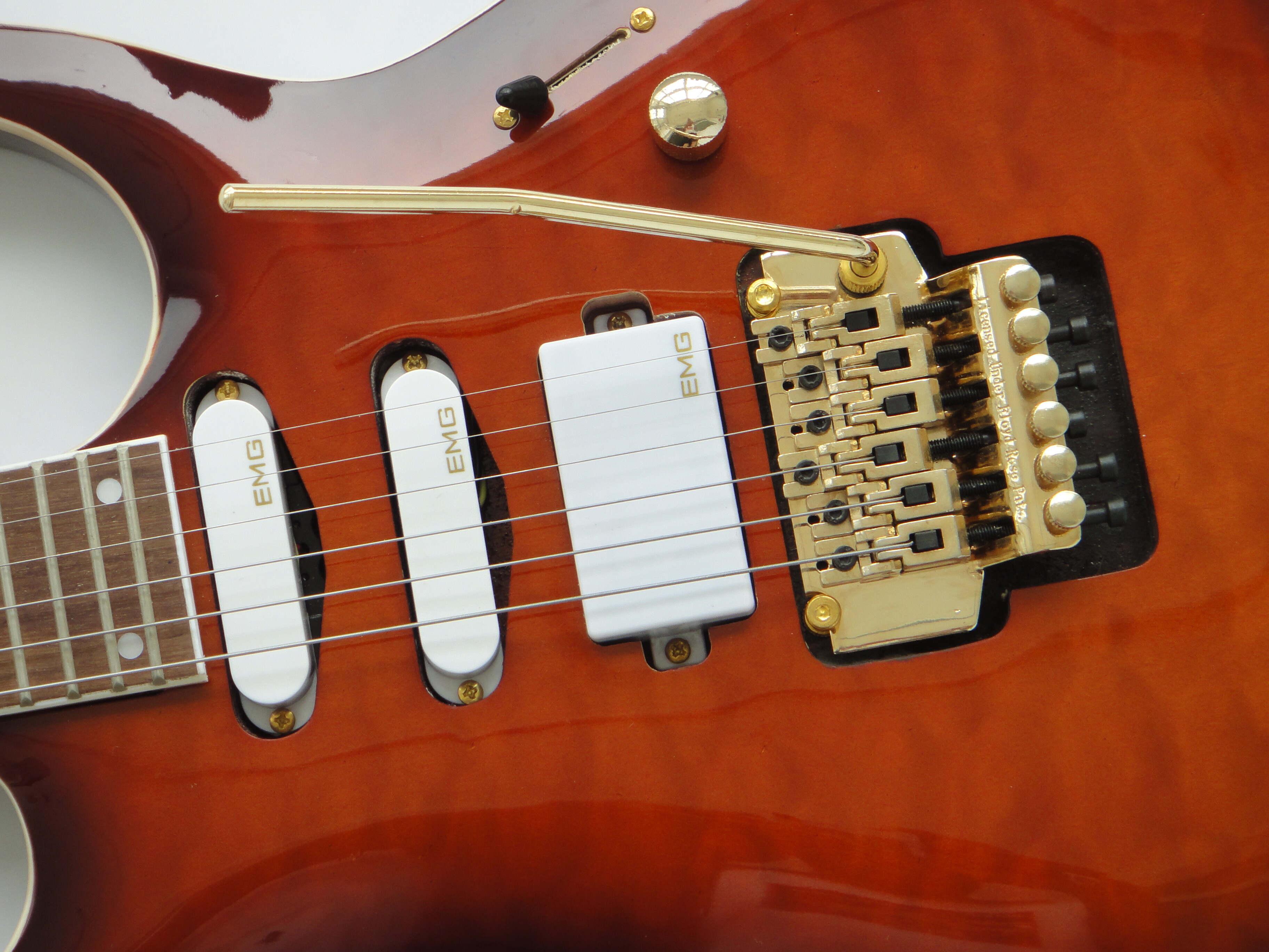 Guitarra Eléctrica Afanti Cuerpo de Caoba con Chapa de Arce Acolchado Marrón