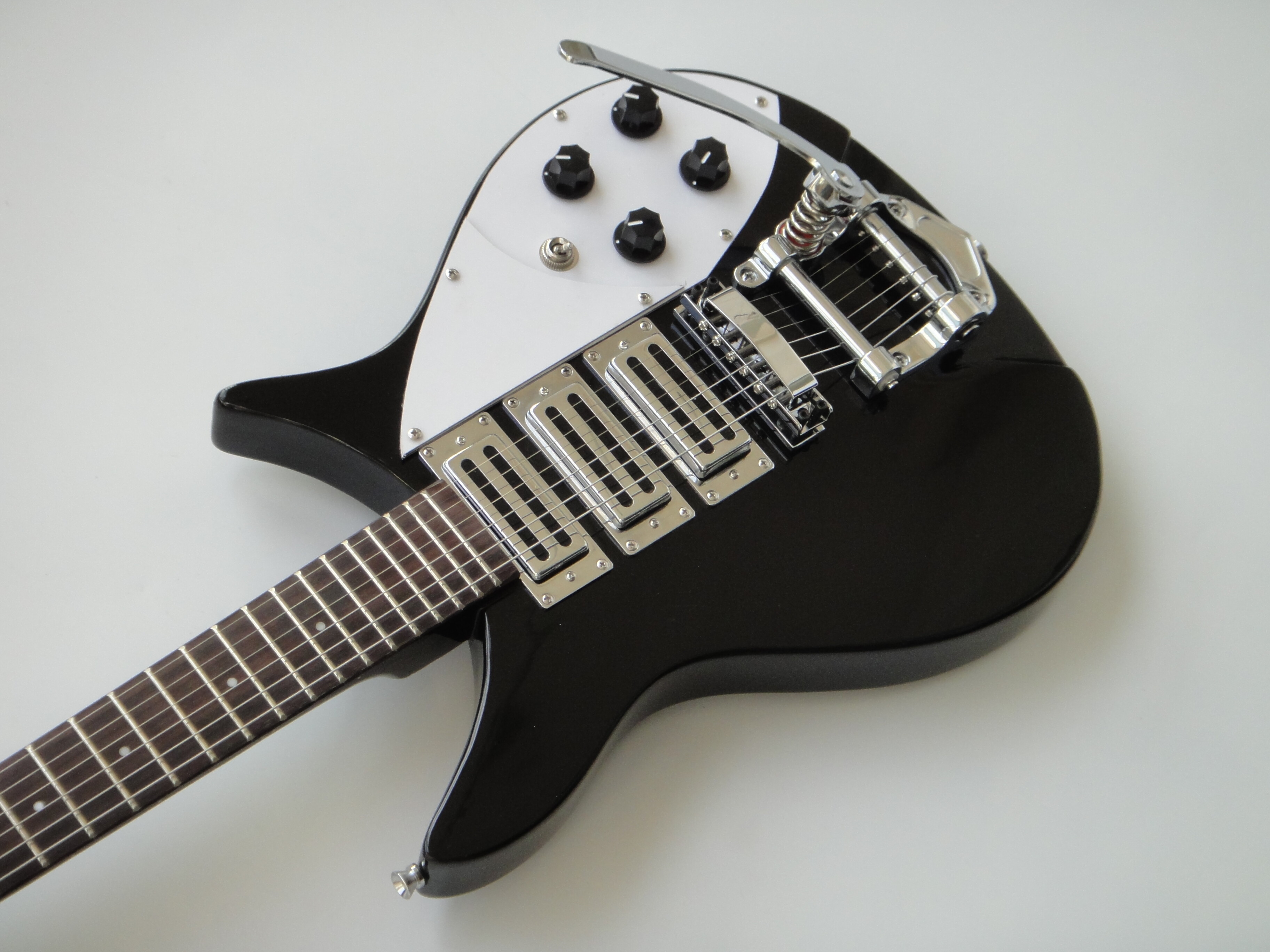 Guitarra Eléctrica Afanti Rick Negra Cuerpo Sólido