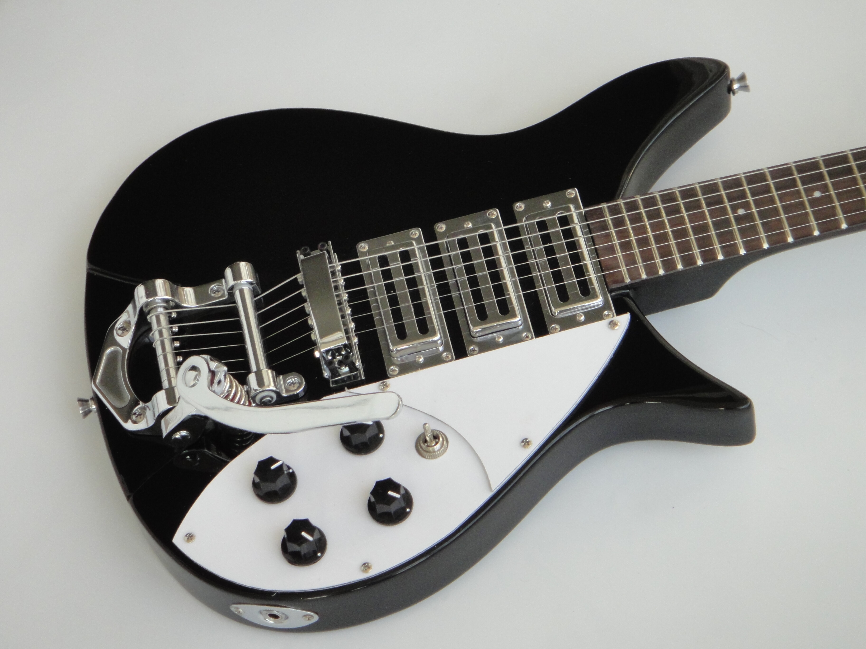 Guitarra Eléctrica Afanti Rick Negra Cuerpo Sólido