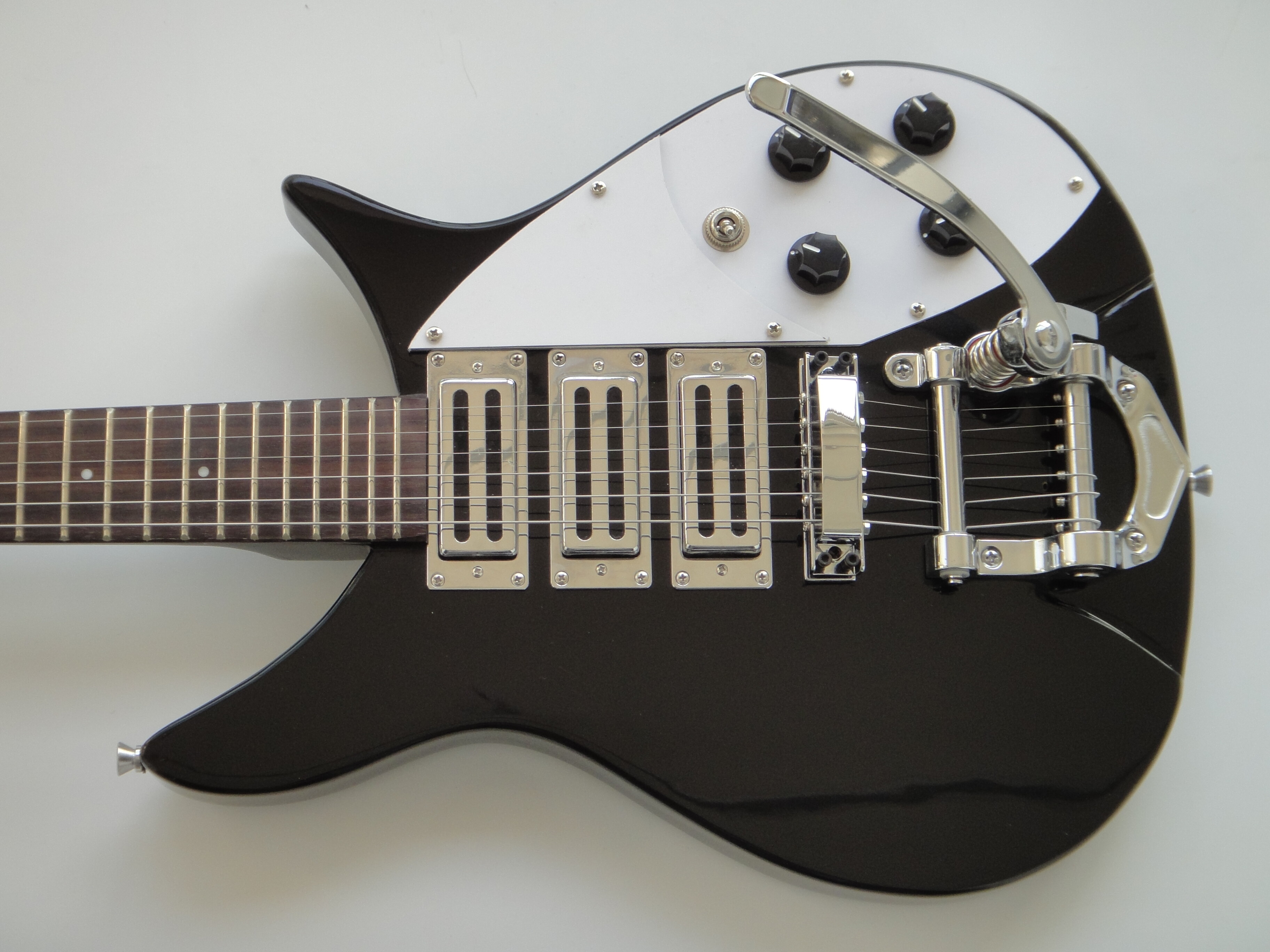 Guitarra Eléctrica Afanti Rick Negra Cuerpo Sólido