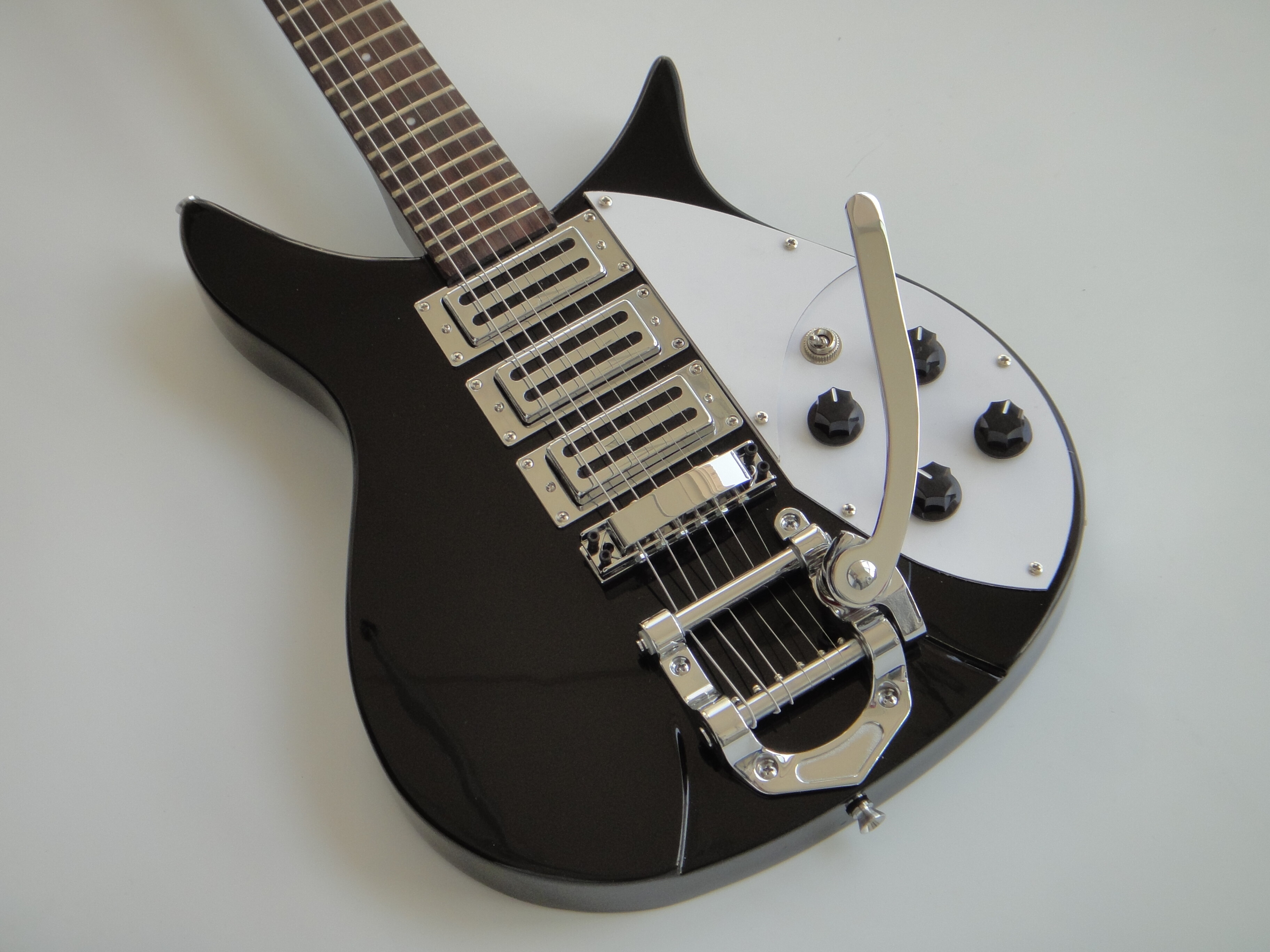 Guitarra Eléctrica Afanti Rick Negra Cuerpo Sólido