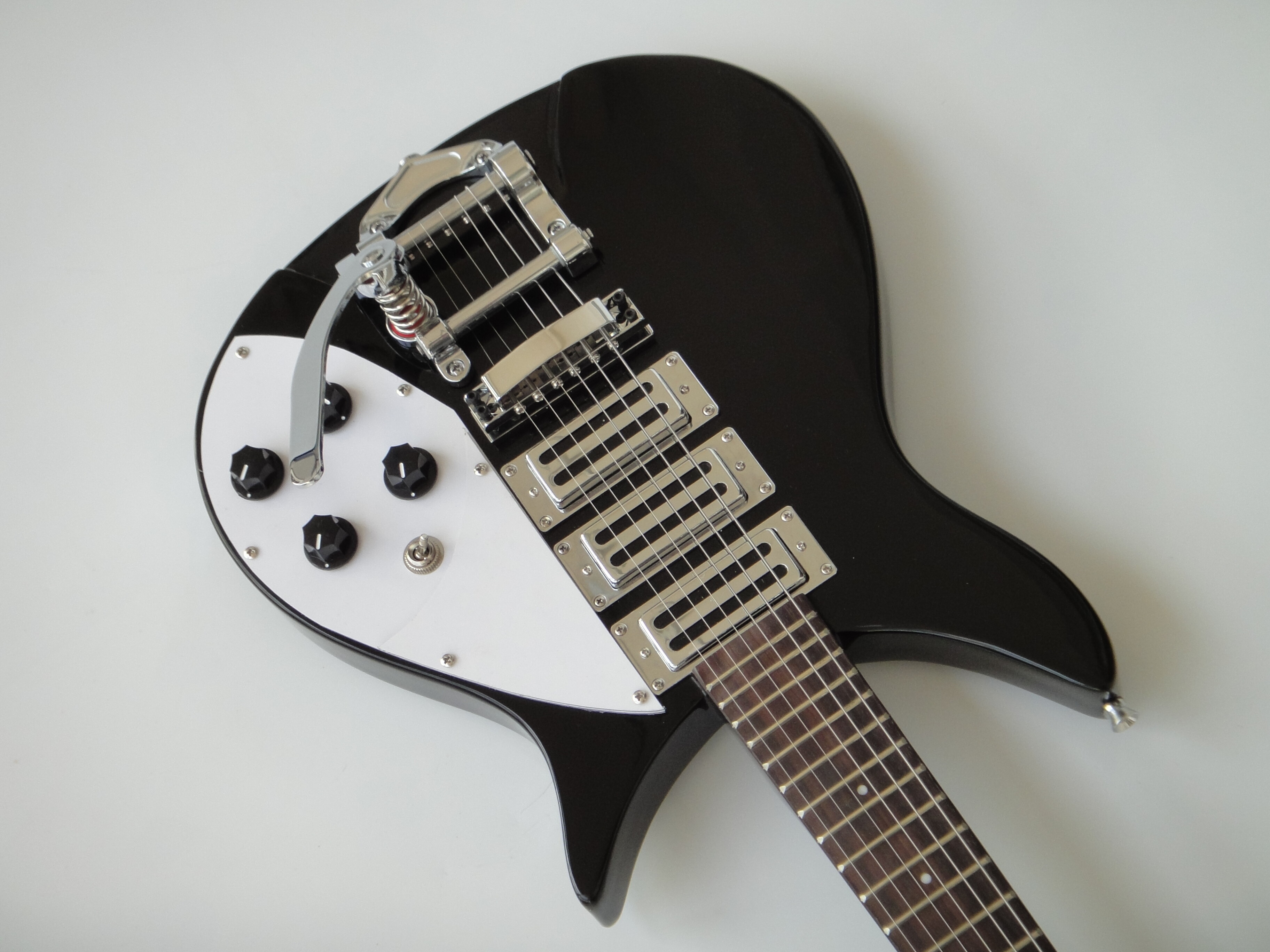 Guitarra Eléctrica Afanti Rick Negra Cuerpo Sólido