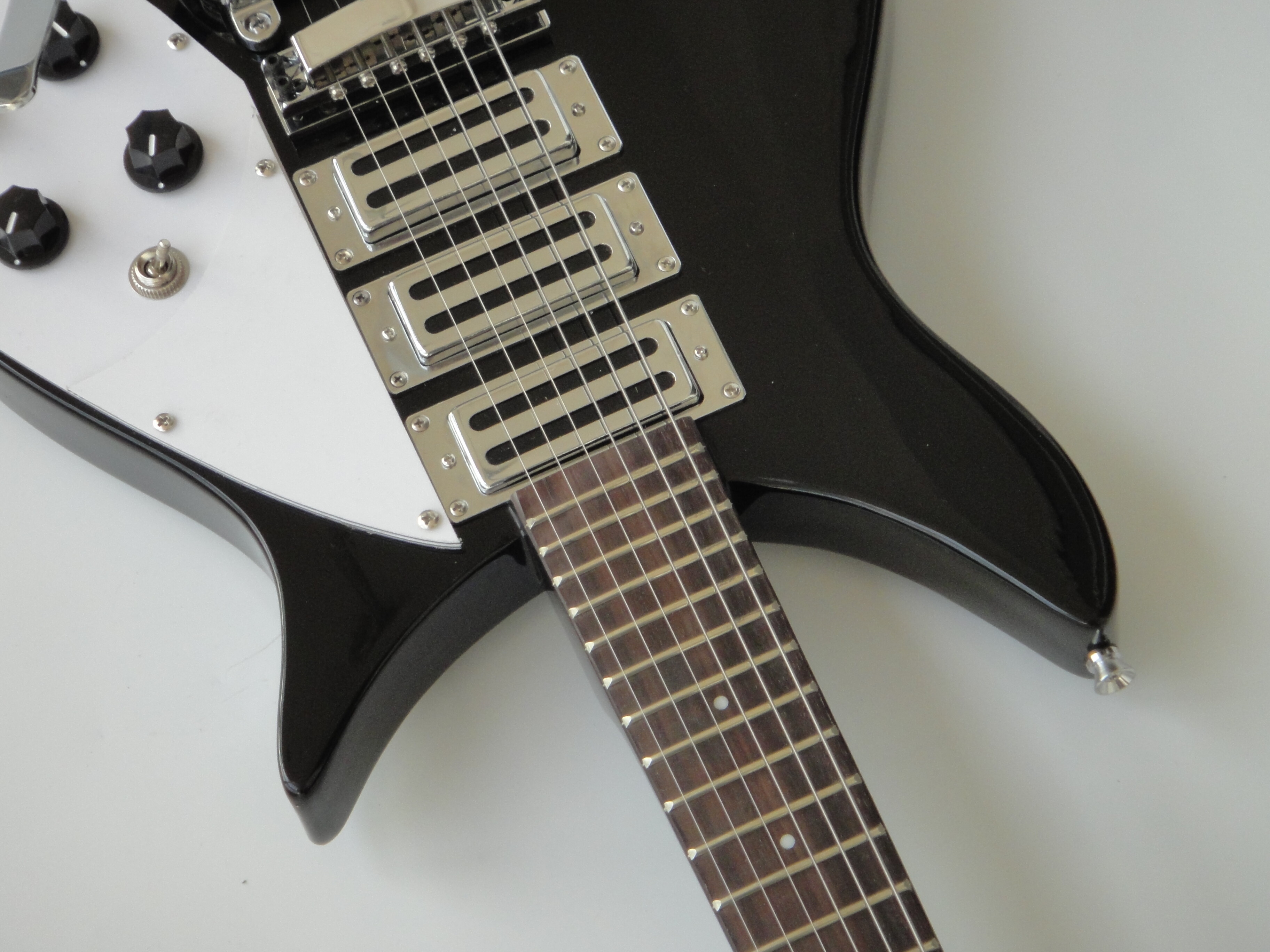 Guitarra Eléctrica Afanti Rick Negra Cuerpo Sólido