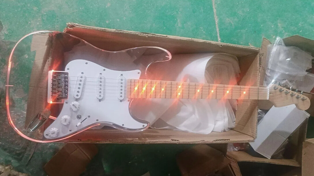 Afanti Cuerpo Acrílico con LED Light Diapasón de Arce Guitarra Eléctrica Strat
