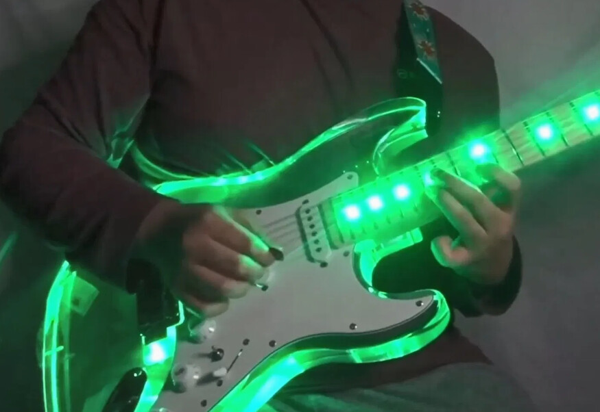 Afanti Cuerpo Acrílico con LED Light Diapasón de Arce Guitarra Eléctrica Strat